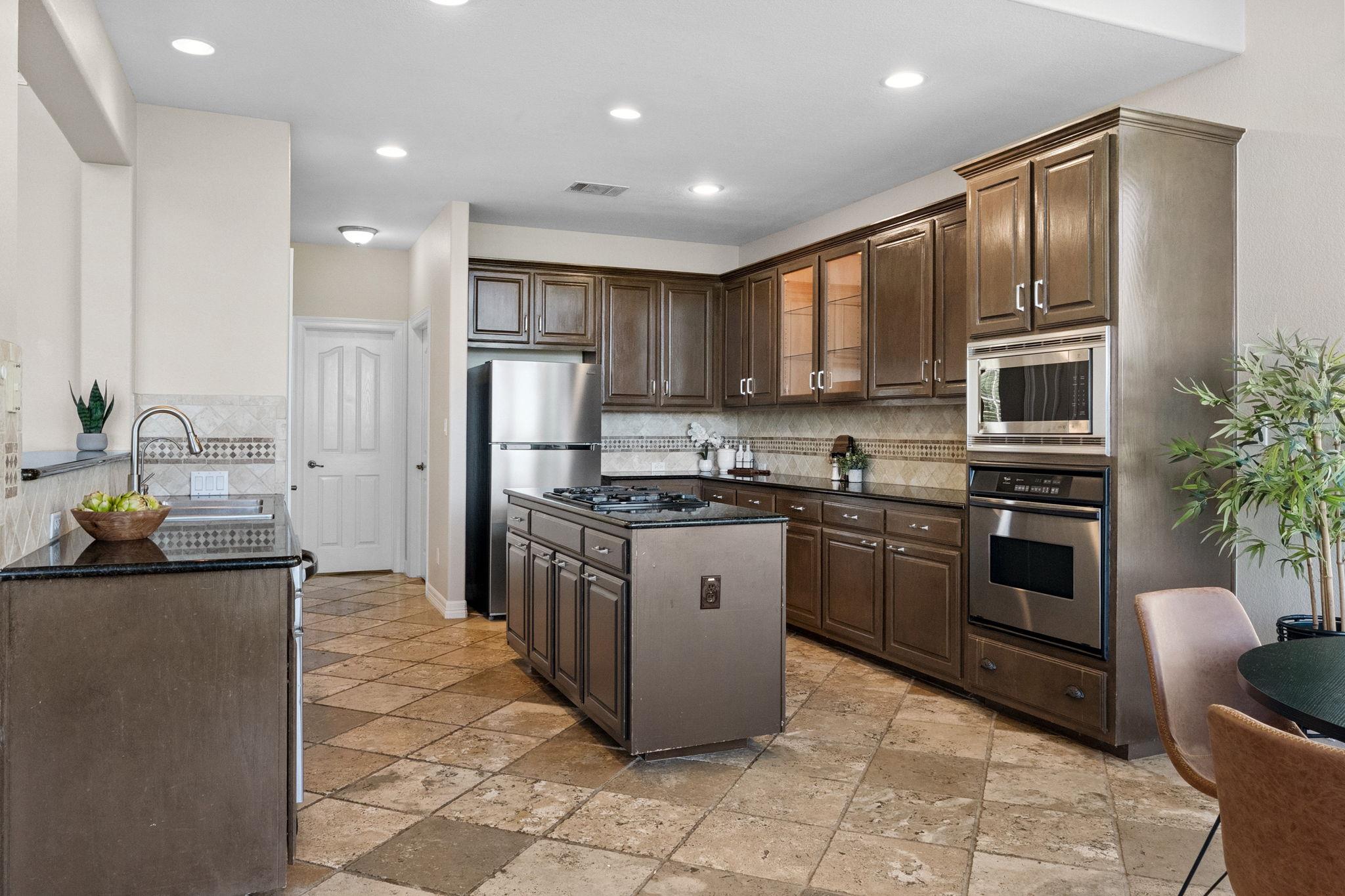 7204 Covered Bridge Dr, Austin, TX 78736