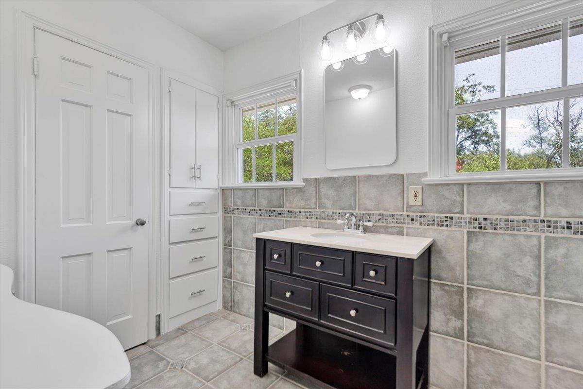 5603 Shady Oak Ct, Austin, TX 78756