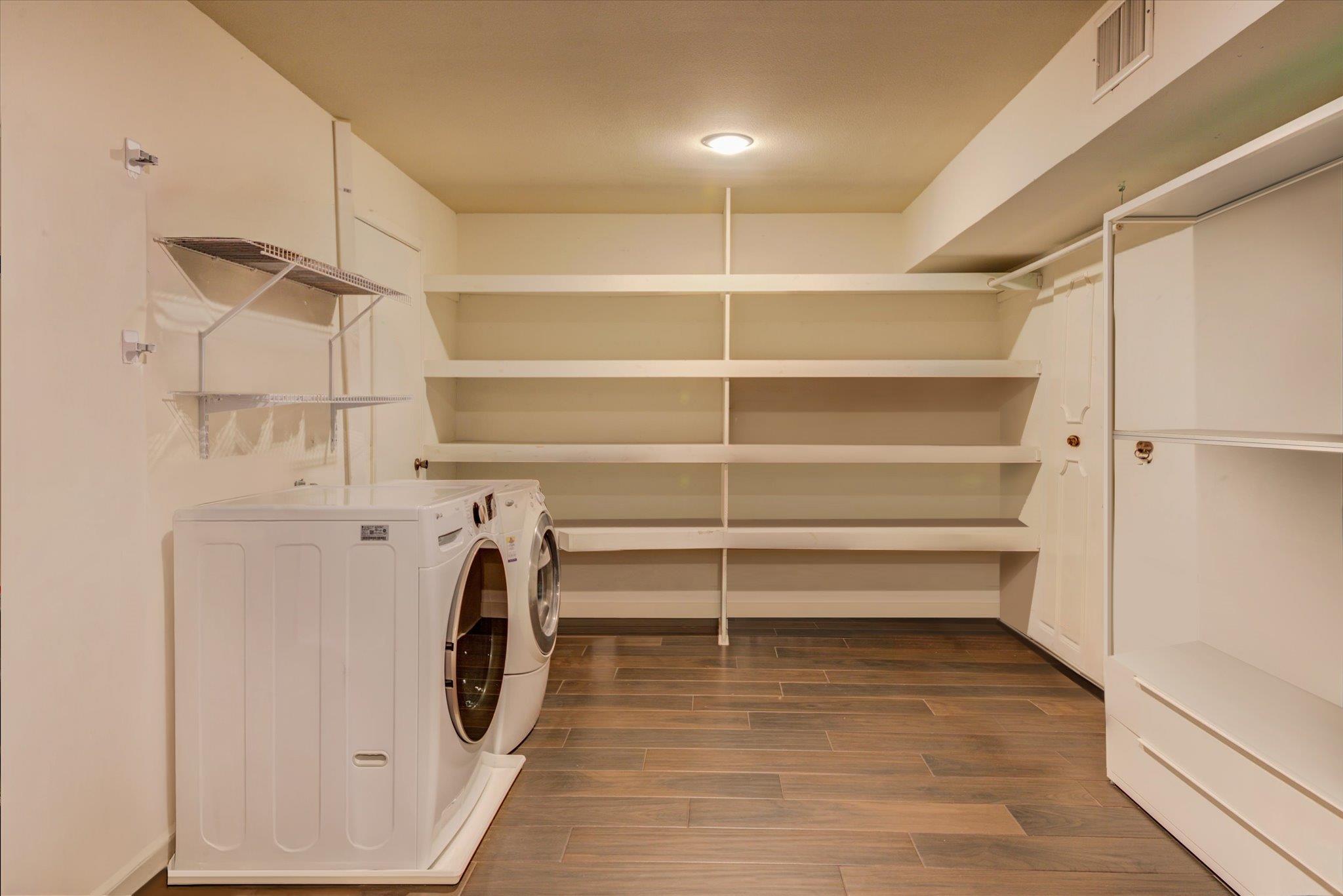 402 Seawind St, Lakeway, TX 78734