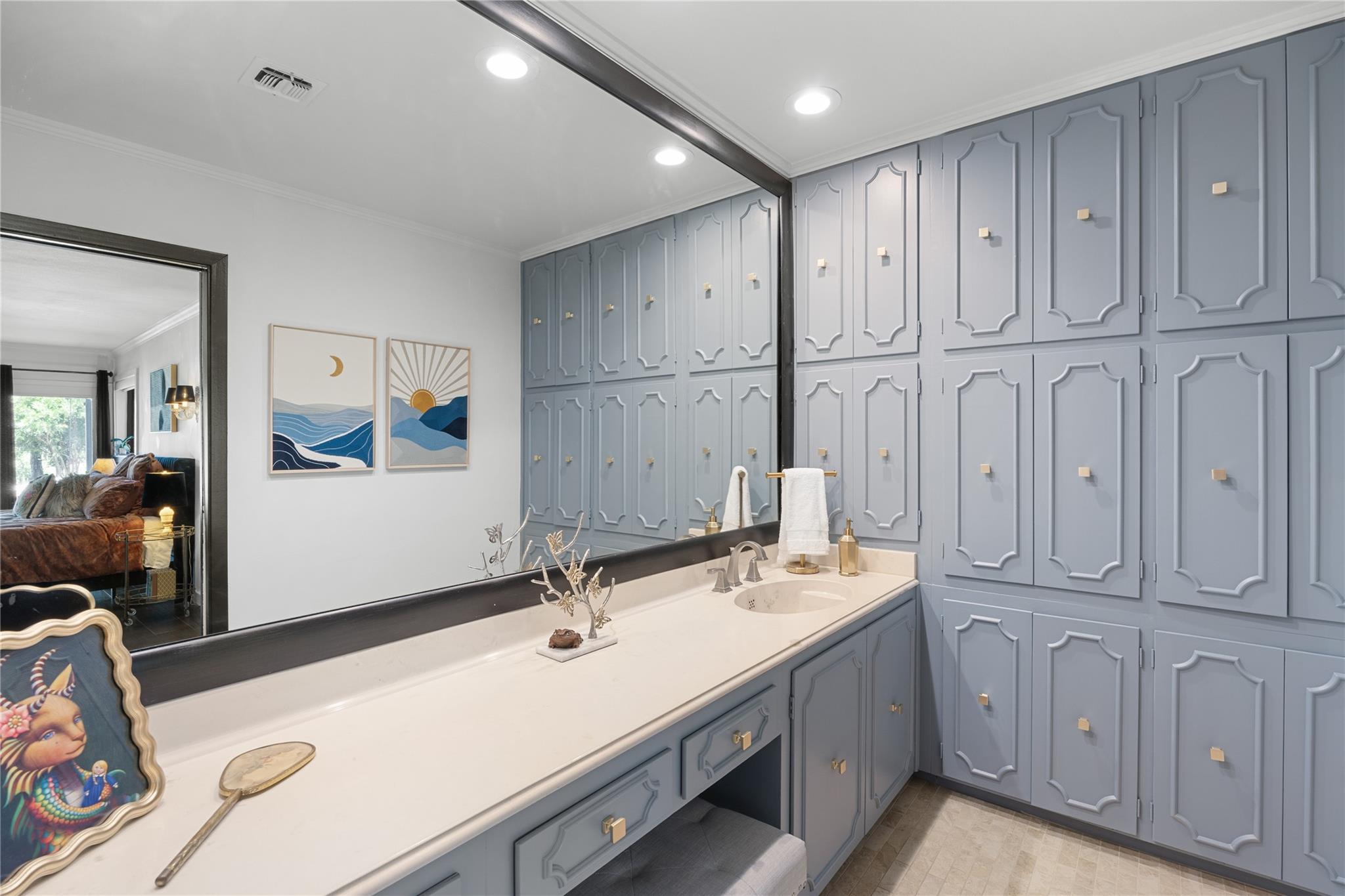 402 Seawind St, Lakeway, TX 78734