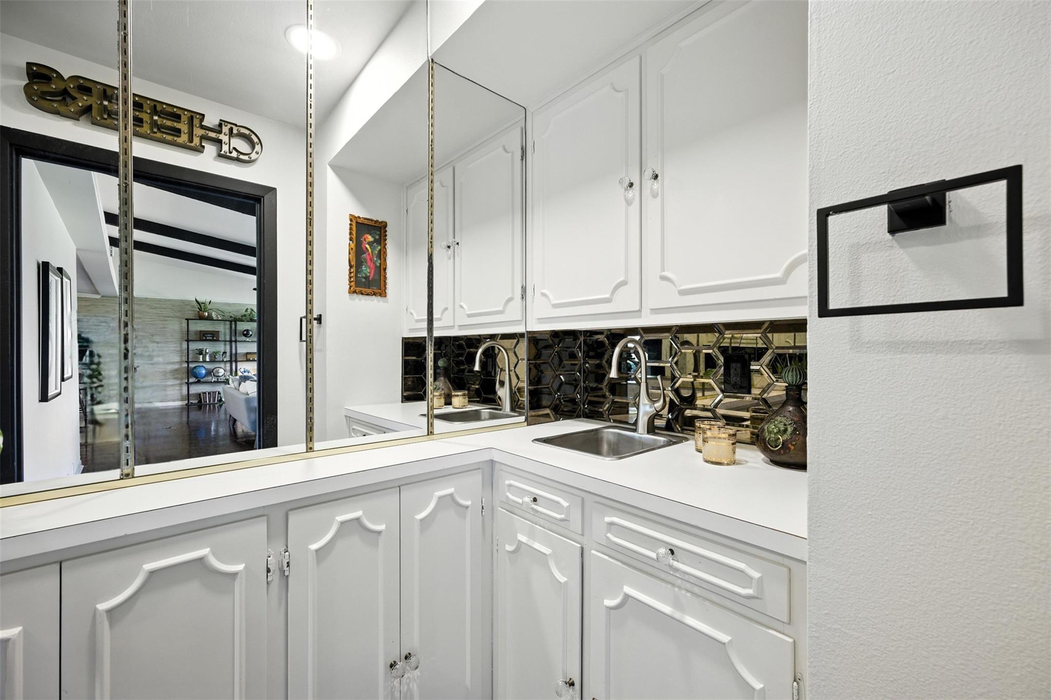 402 Seawind St, Lakeway, TX 78734