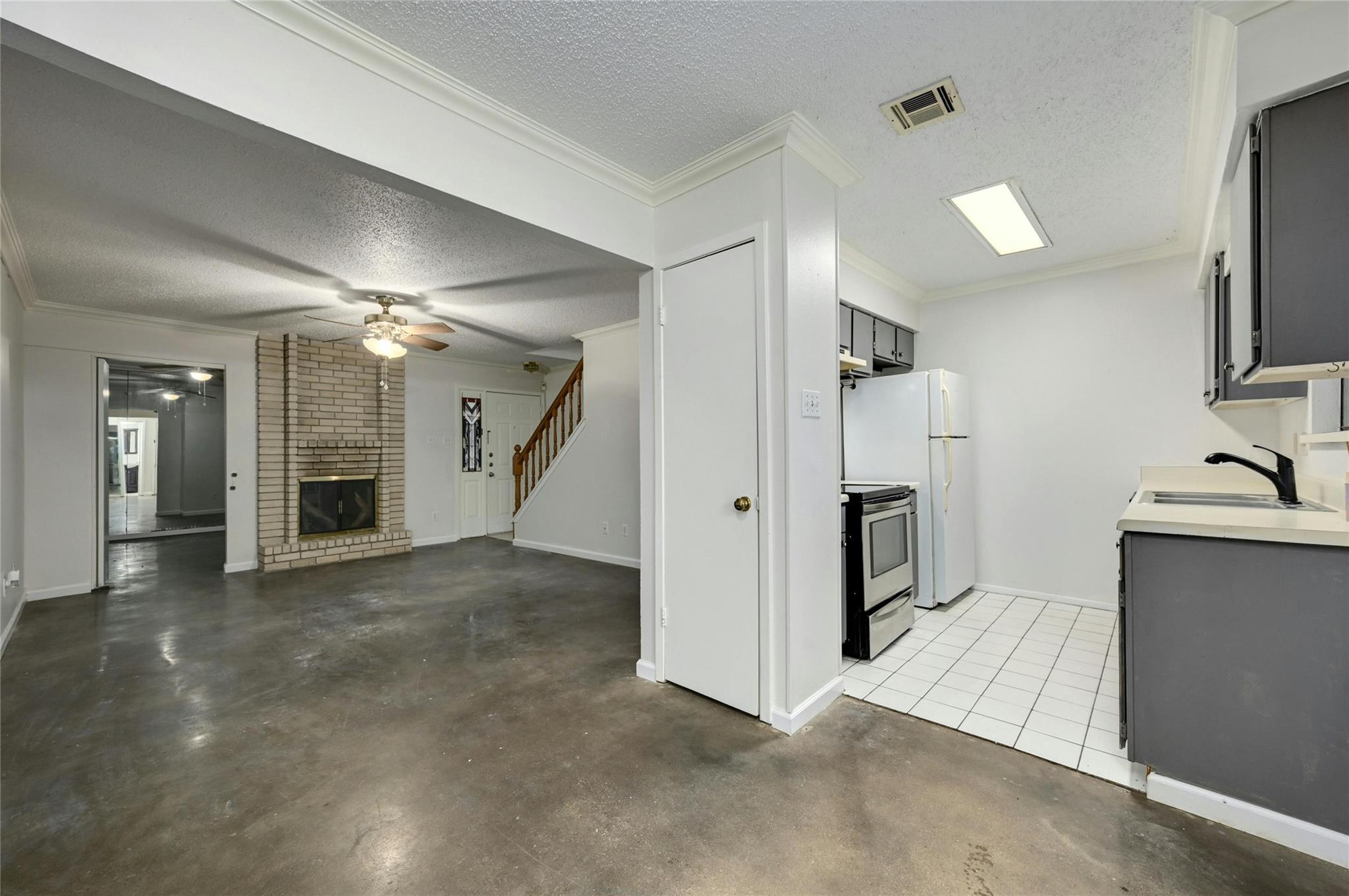 8400 Jamestown Dr # 216, Austin, TX 78758