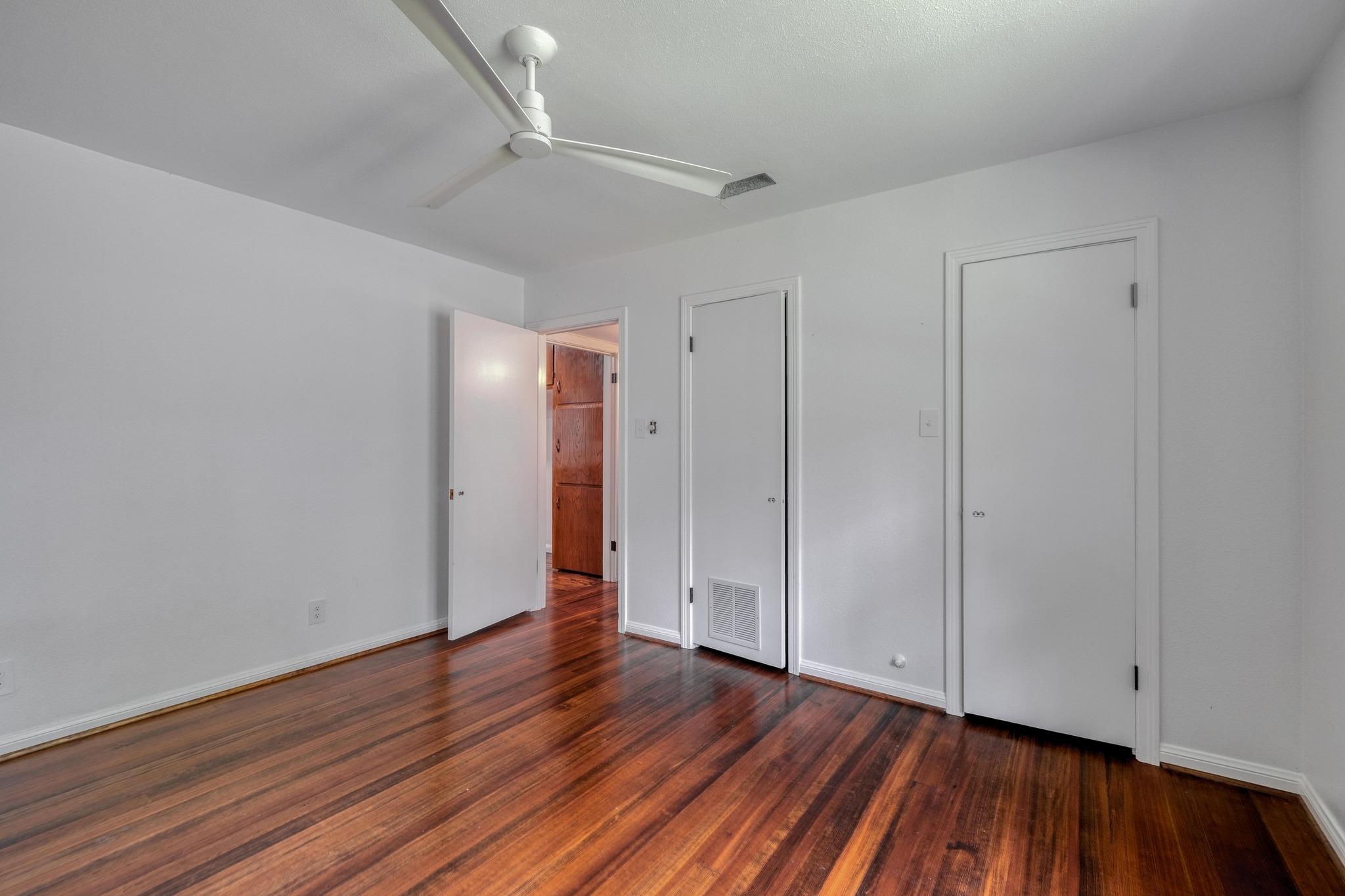 927 E Walnut St, La Grange, TX 78945