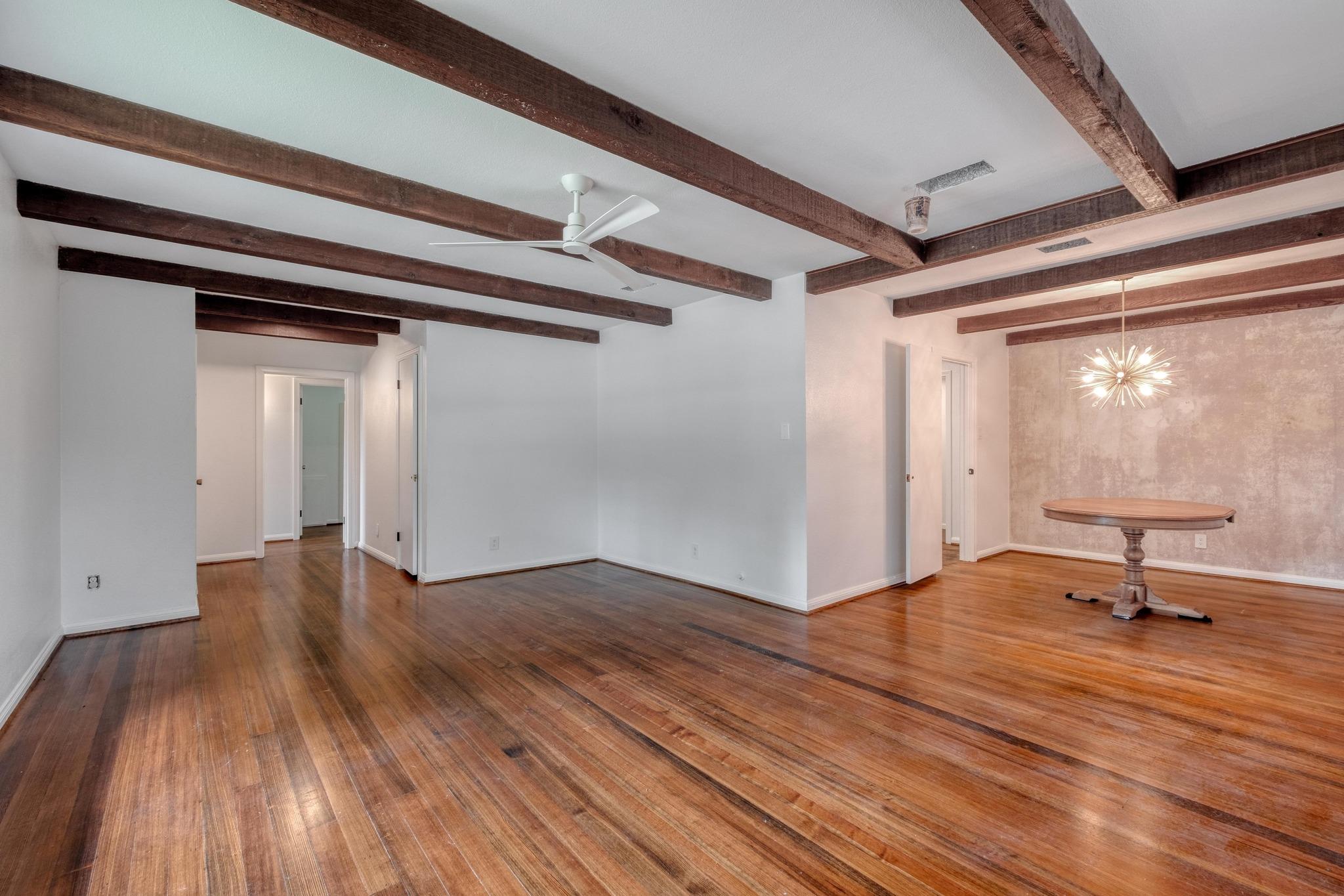 927 E Walnut St, La Grange, TX 78945