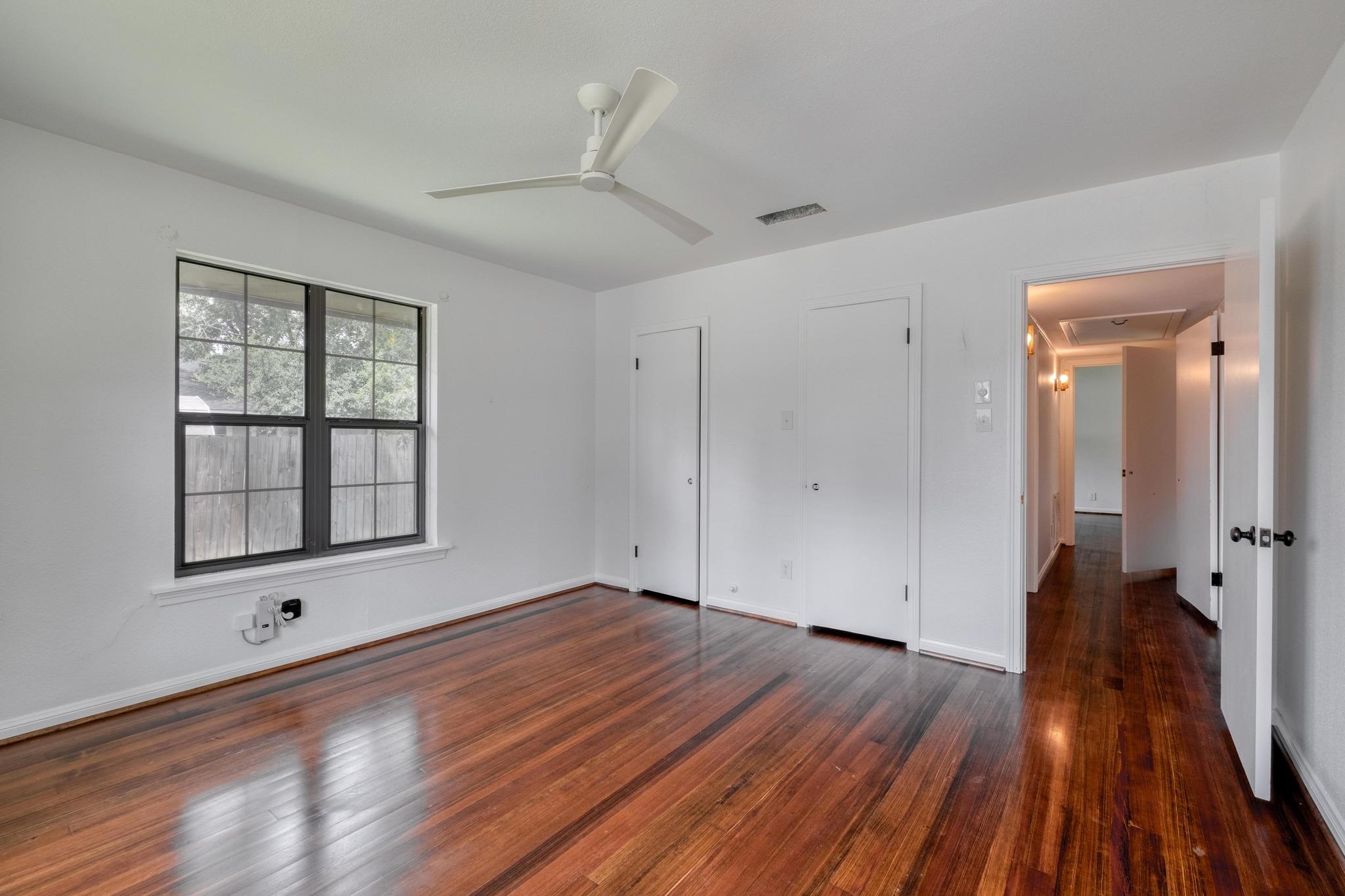 927 E Walnut St, La Grange, TX 78945