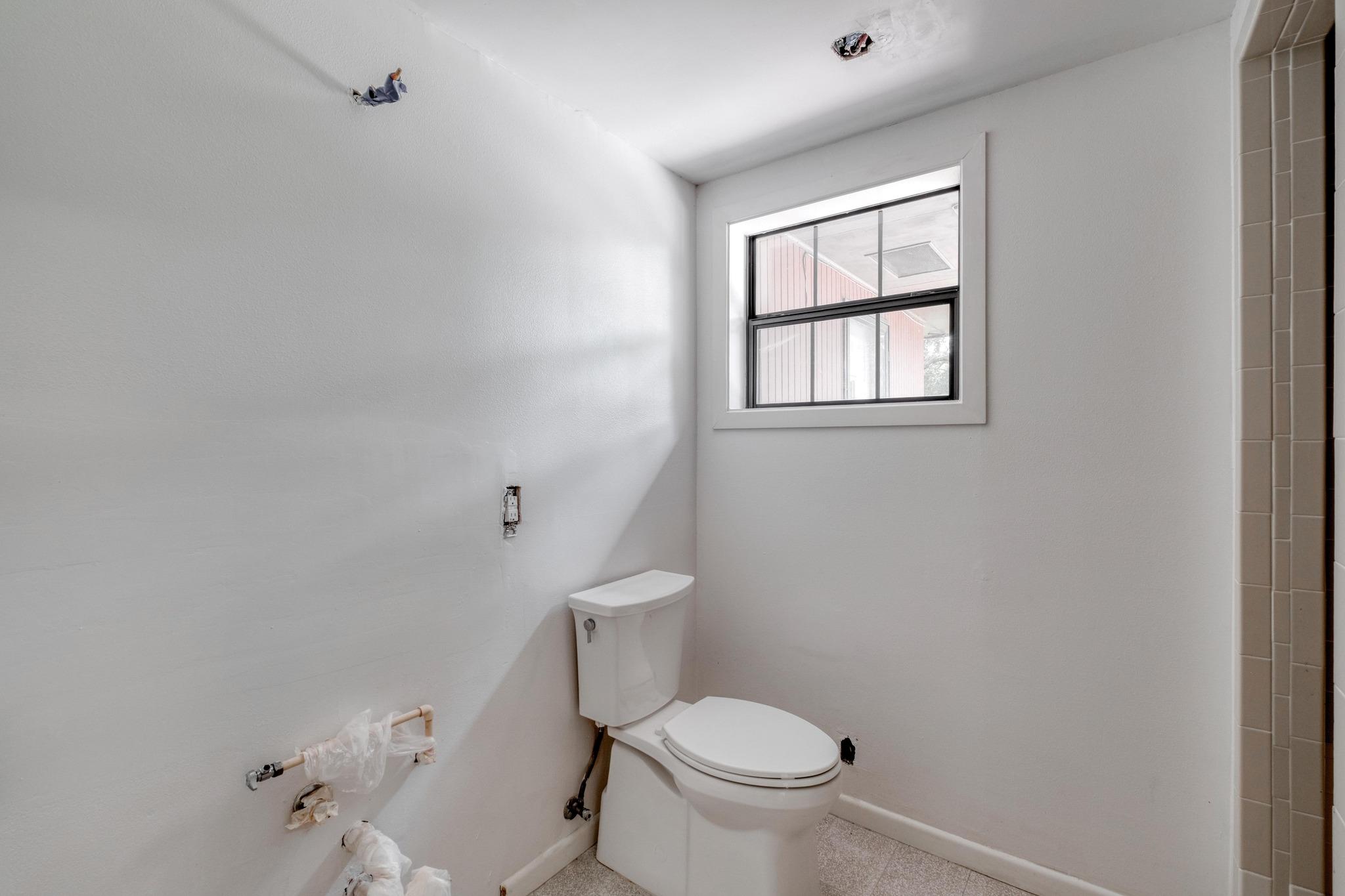 927 E Walnut St, La Grange, TX 78945