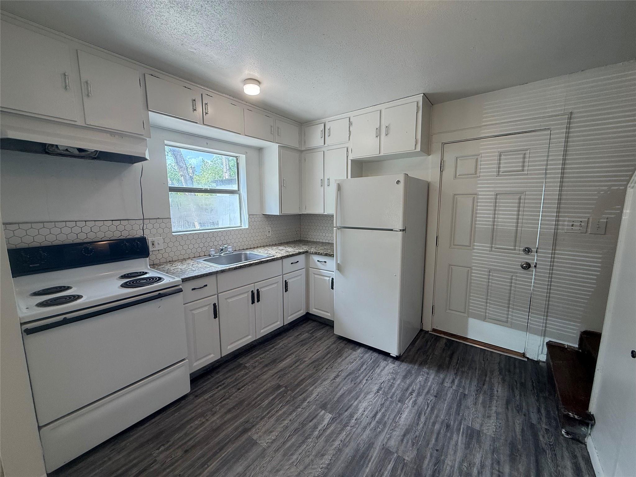 622 Trinity St, Lockhart, TX 78644