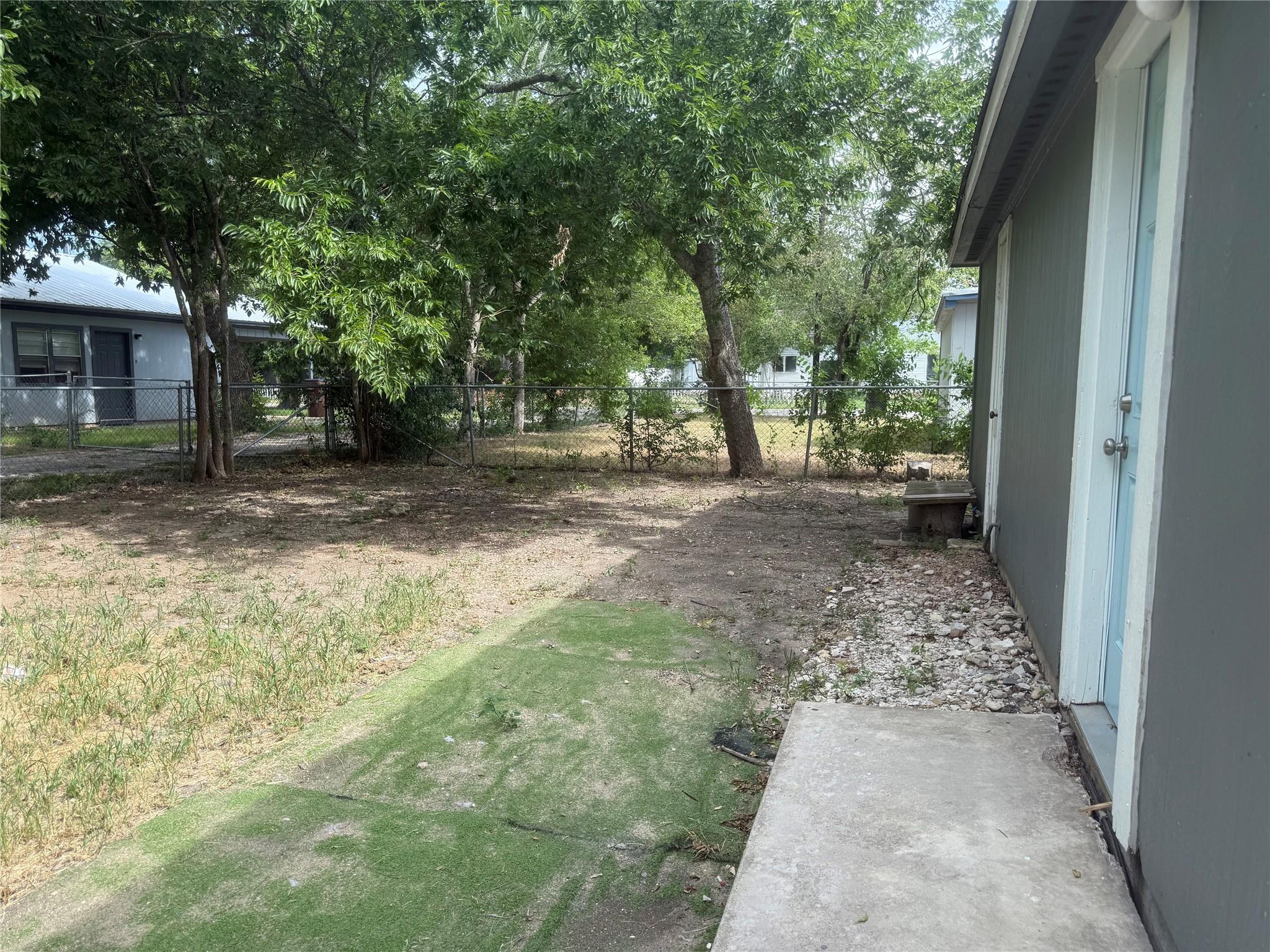 622 Trinity St, Lockhart, TX 78644