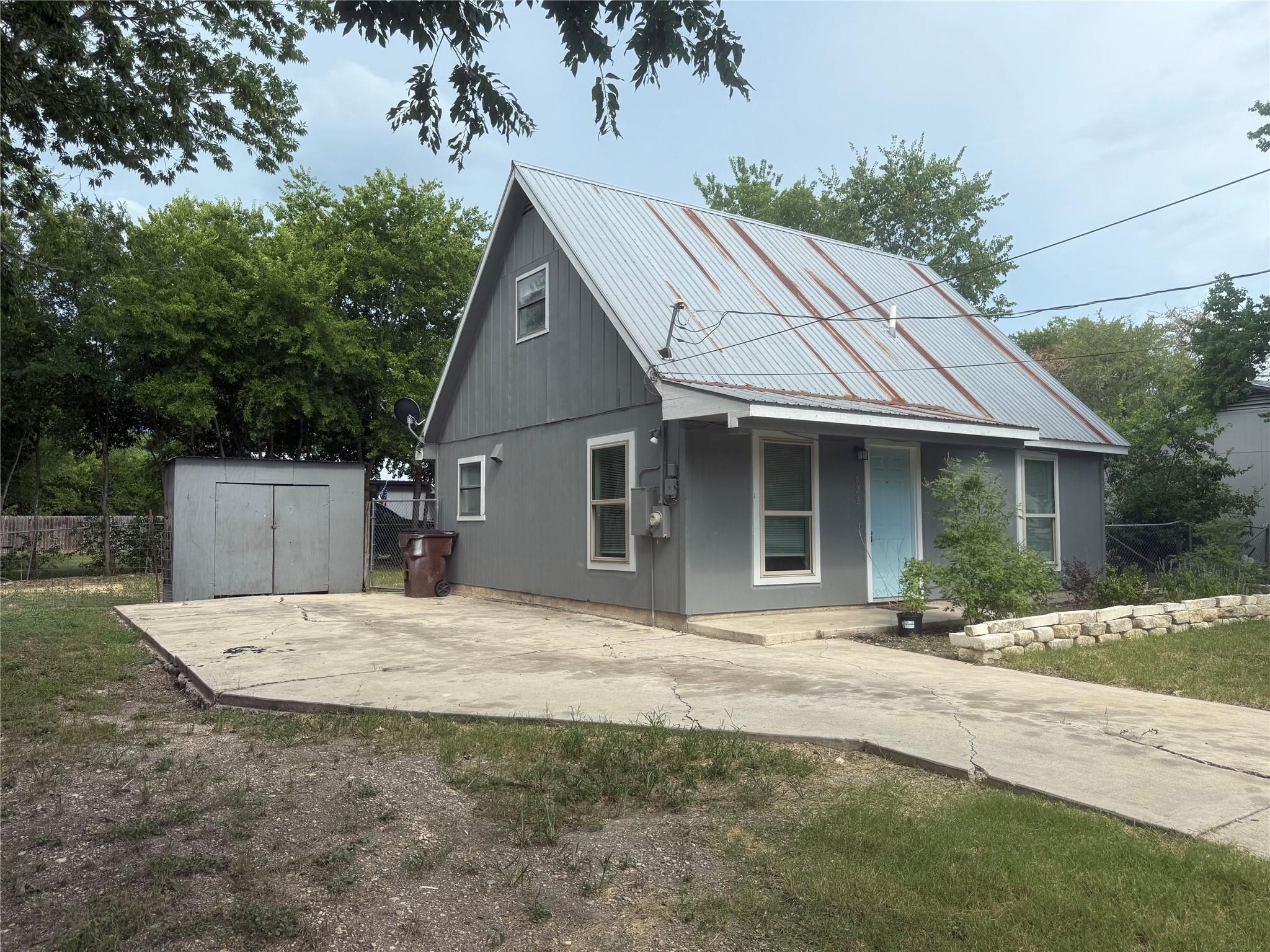 622 Trinity St, Lockhart, TX 78644