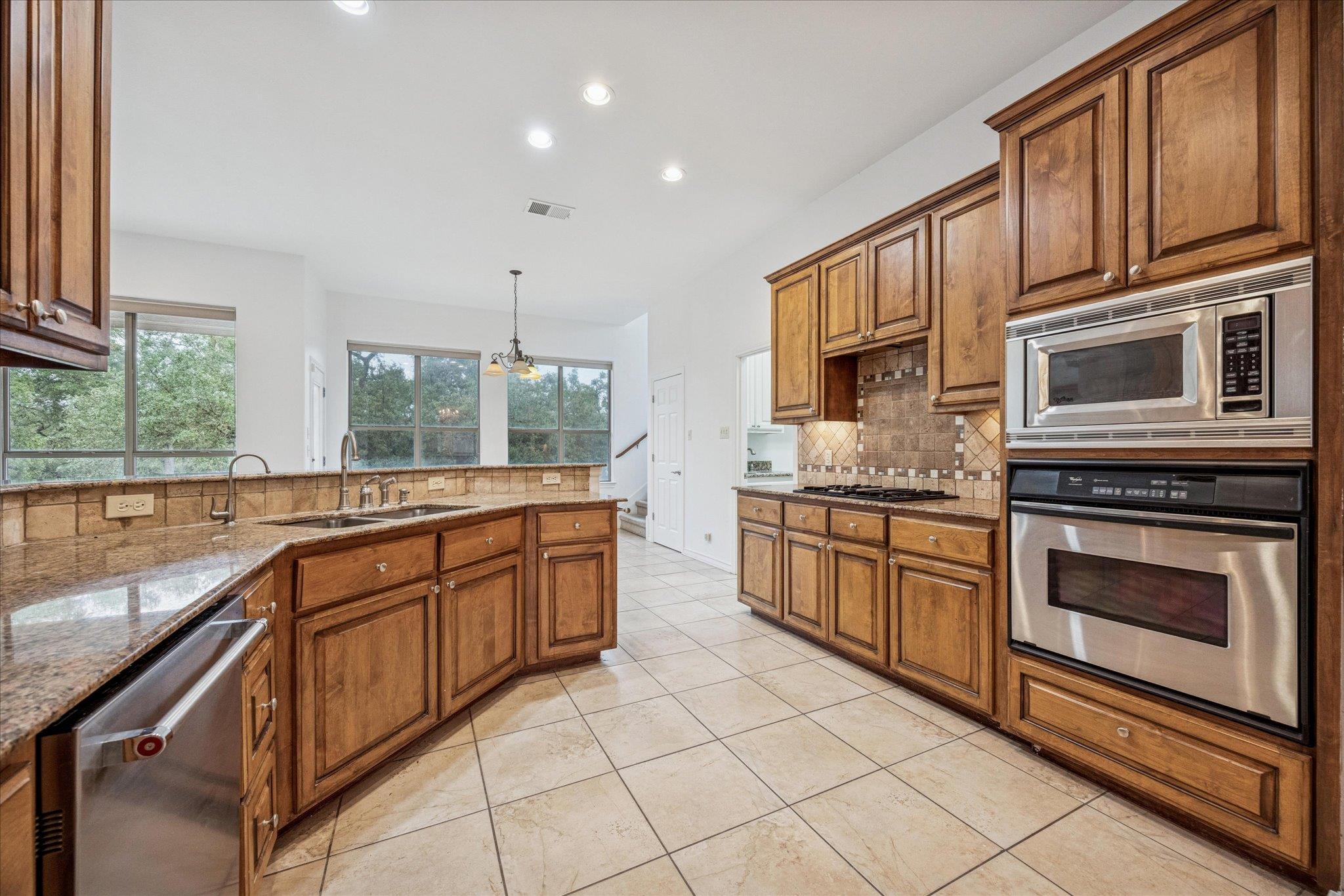 301 Sundance Trl, Dripping Springs, TX 78620