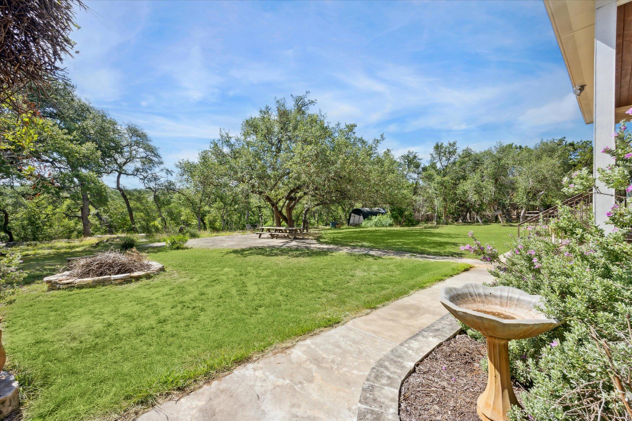 301 Sundance Trl, Dripping Springs, TX 78620