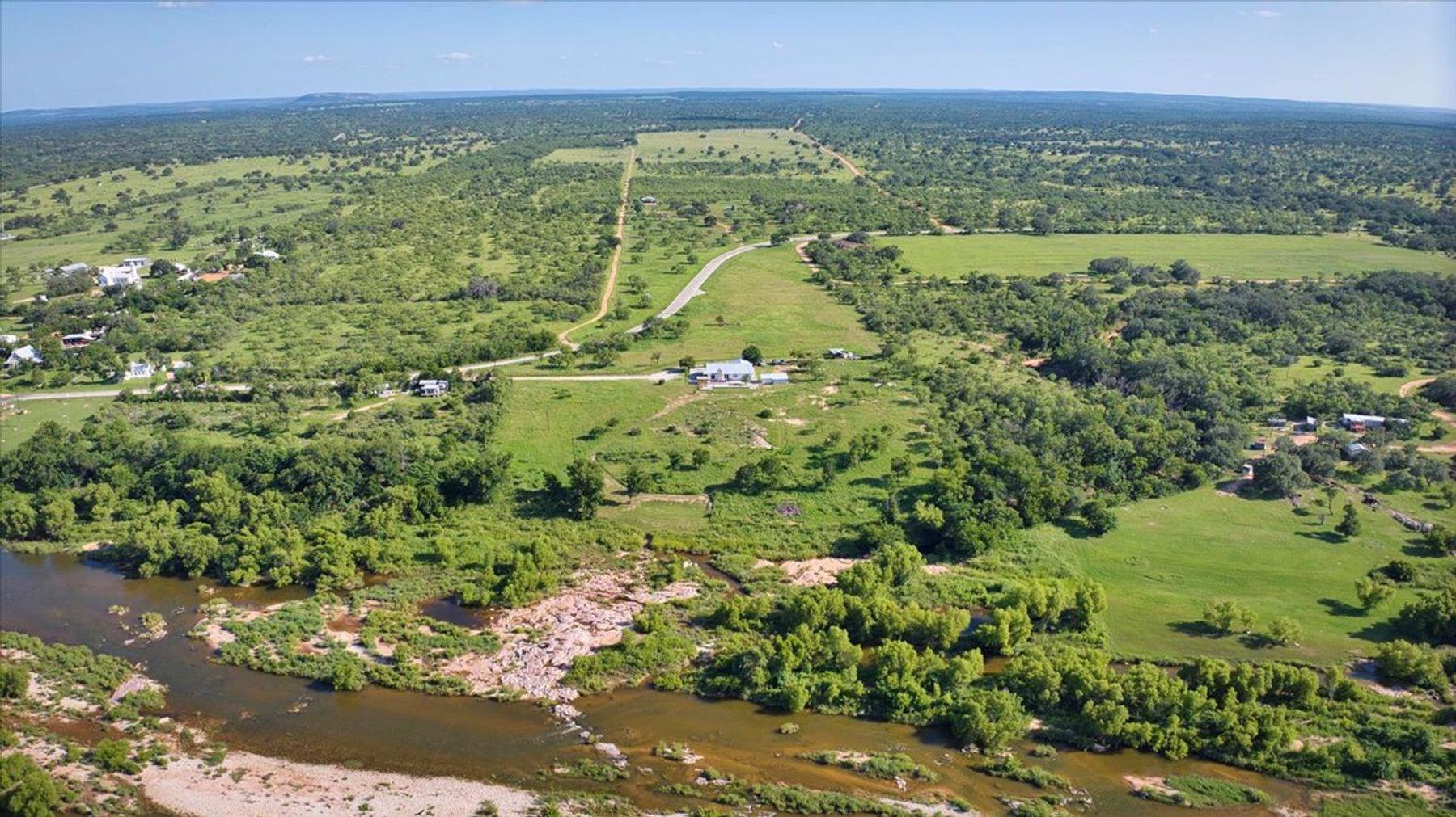 19811 W Ranch Road 152 Rd, Llano, TX 78643