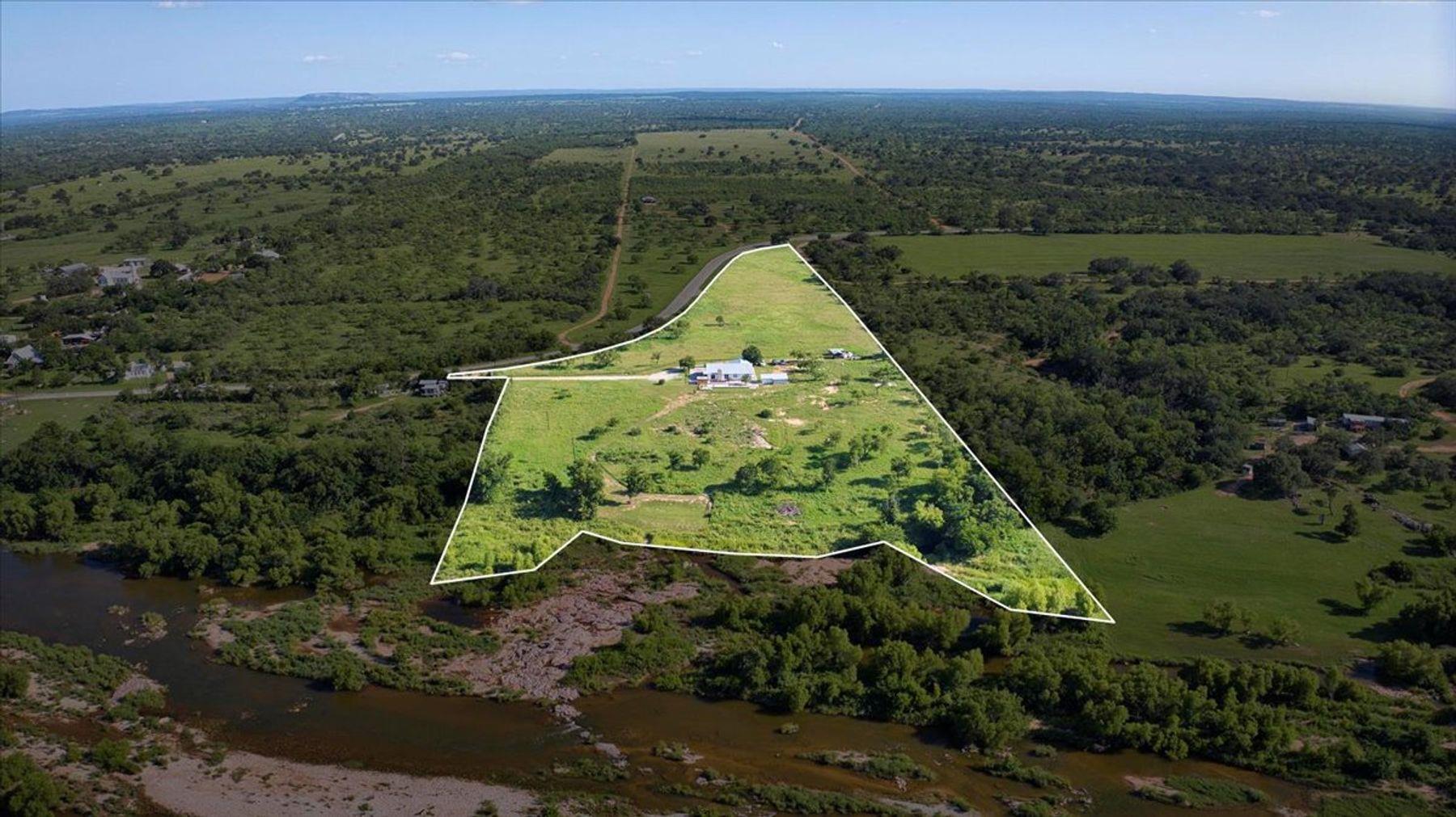 19811 W Ranch Road 152 Rd, Llano, TX 78643