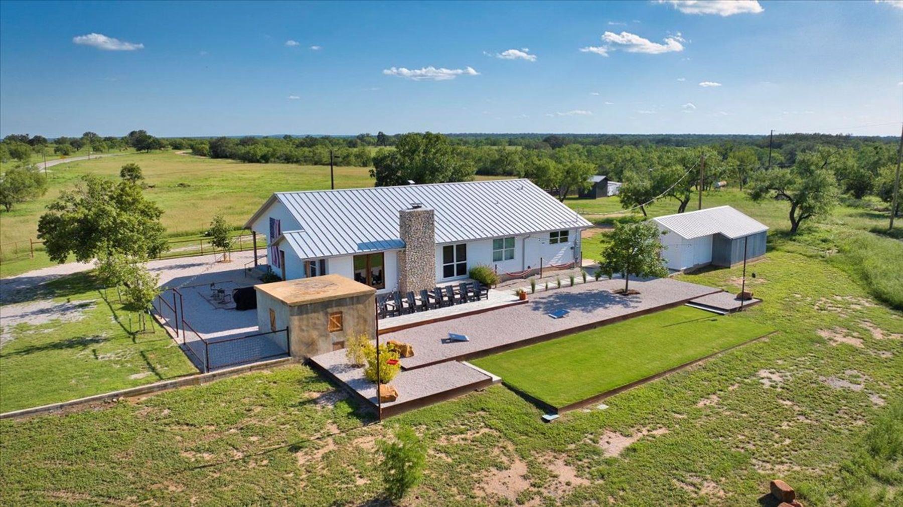 19811 W Ranch Road 152 Rd, Llano, TX 78643