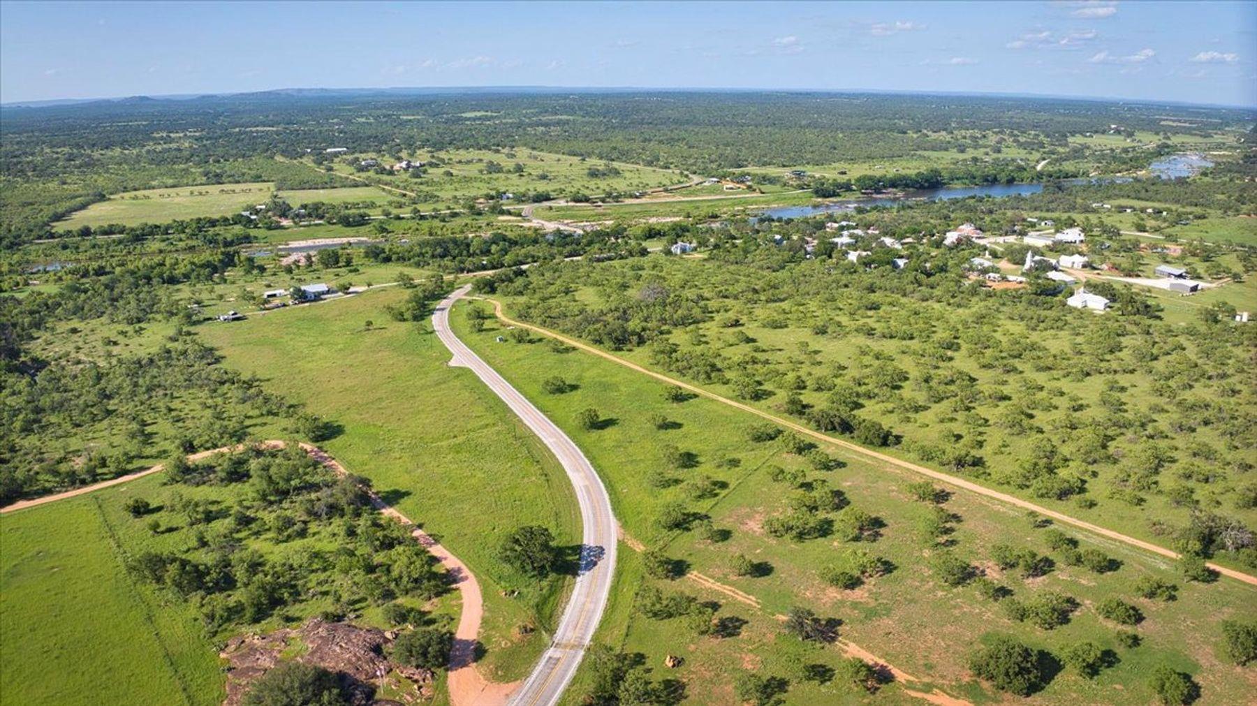19811 W Ranch Road 152 Rd, Llano, TX 78643