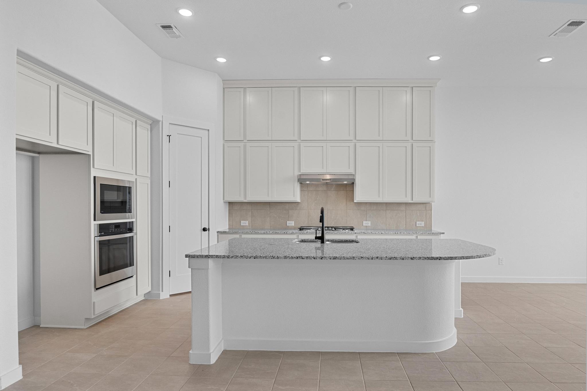 22809 Golden Daisy Ln, Lago Vista, TX 78645