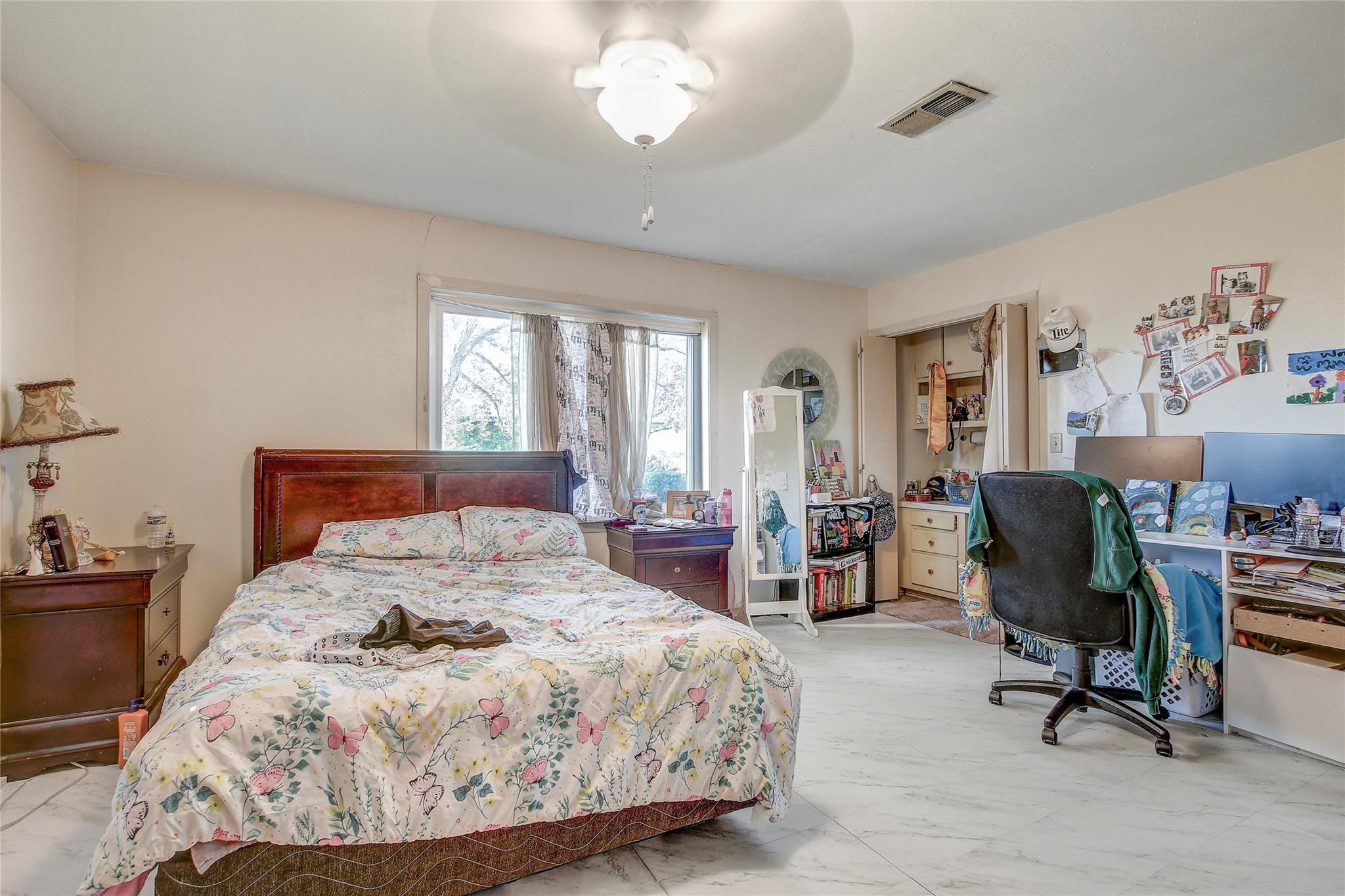 1402 Herder Ave, Schulenburg, TX 78956