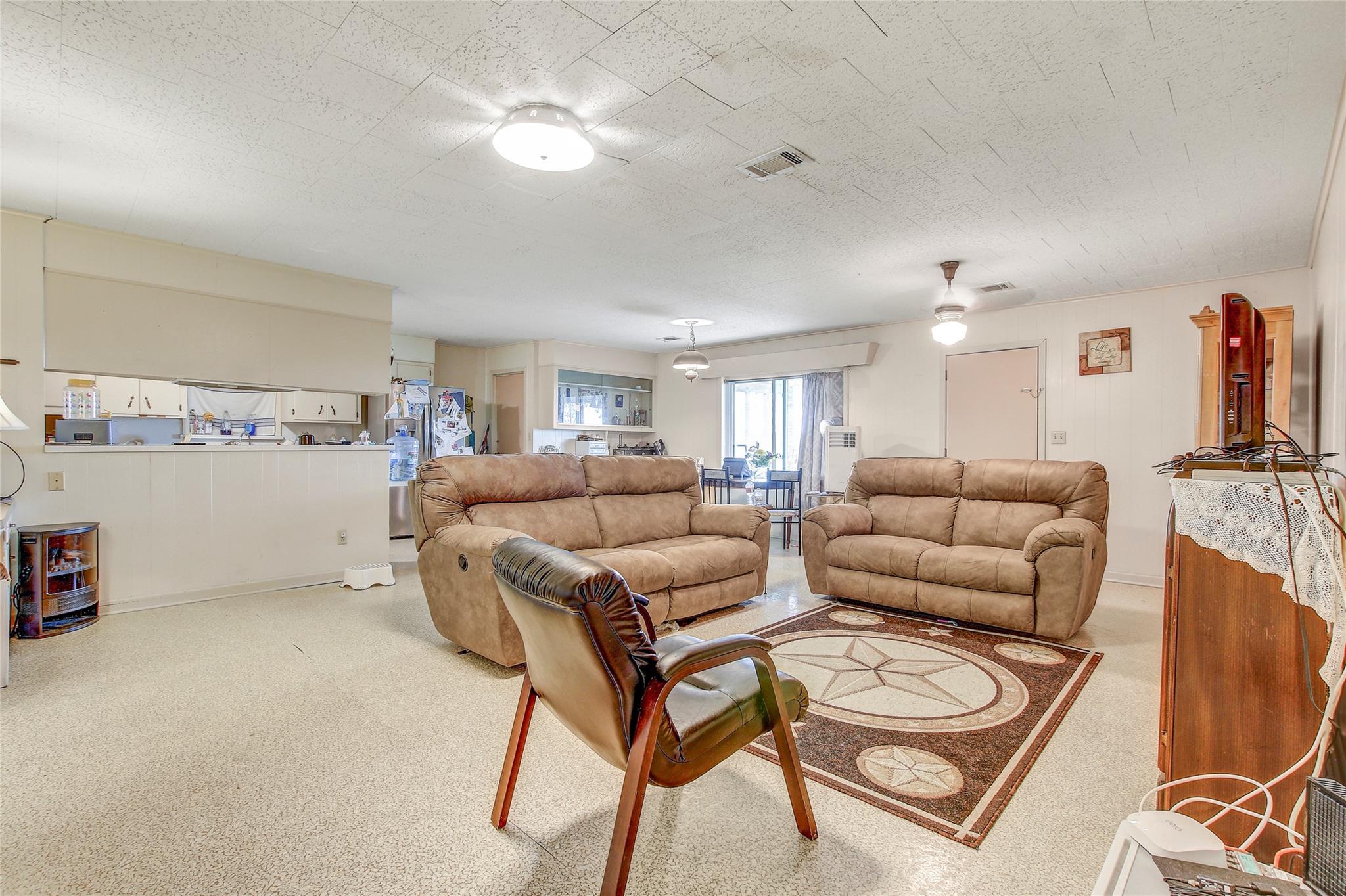 1402 Herder Ave, Schulenburg, TX 78956