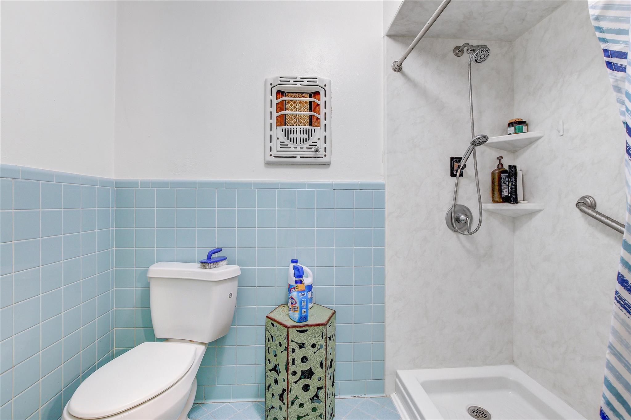 1402 Herder Ave, Schulenburg, TX 78956