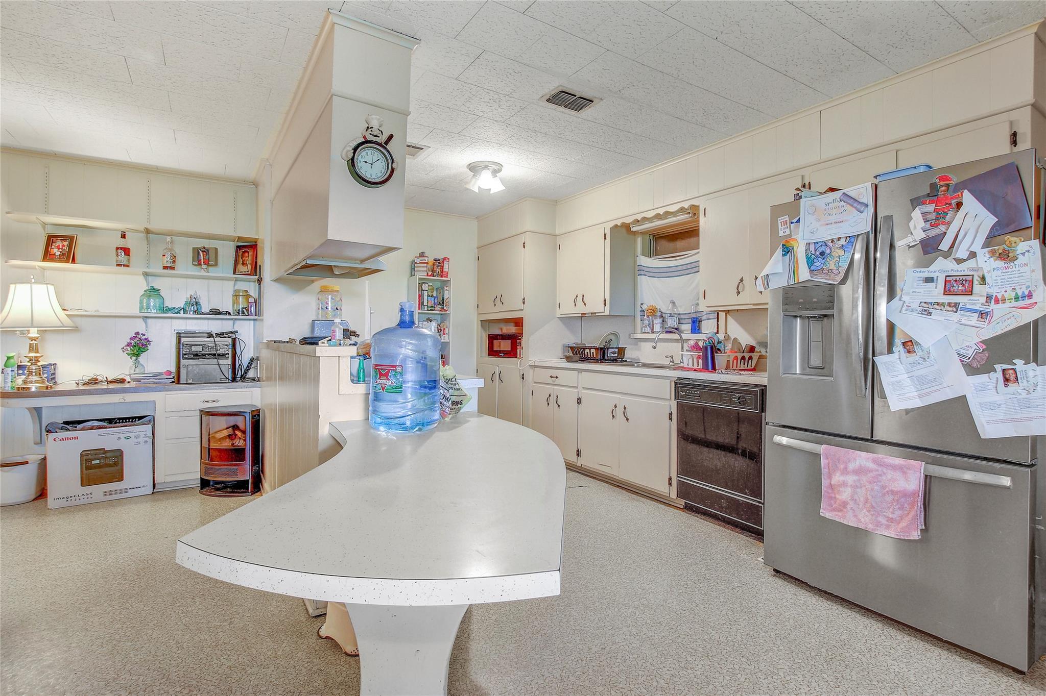 1402 Herder Ave, Schulenburg, TX 78956