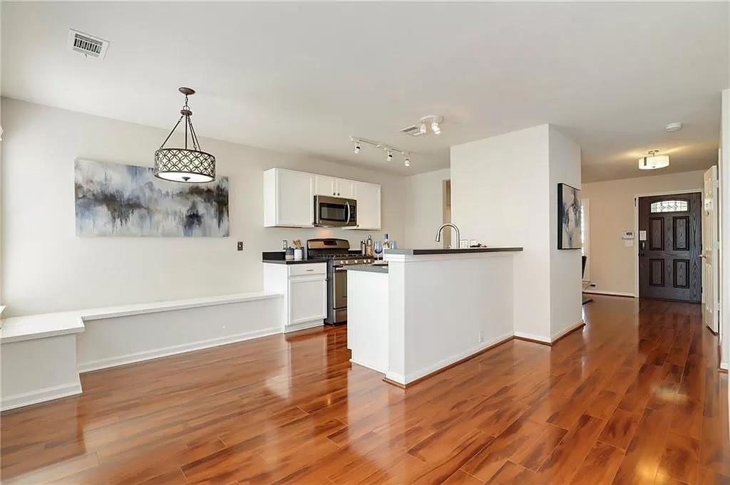 809 Barefoot Cv, Round Rock, TX 78665