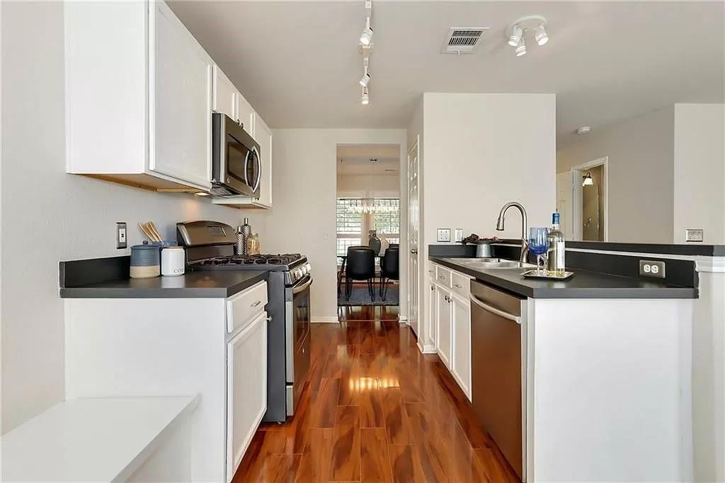 809 Barefoot Cv, Round Rock, TX 78665