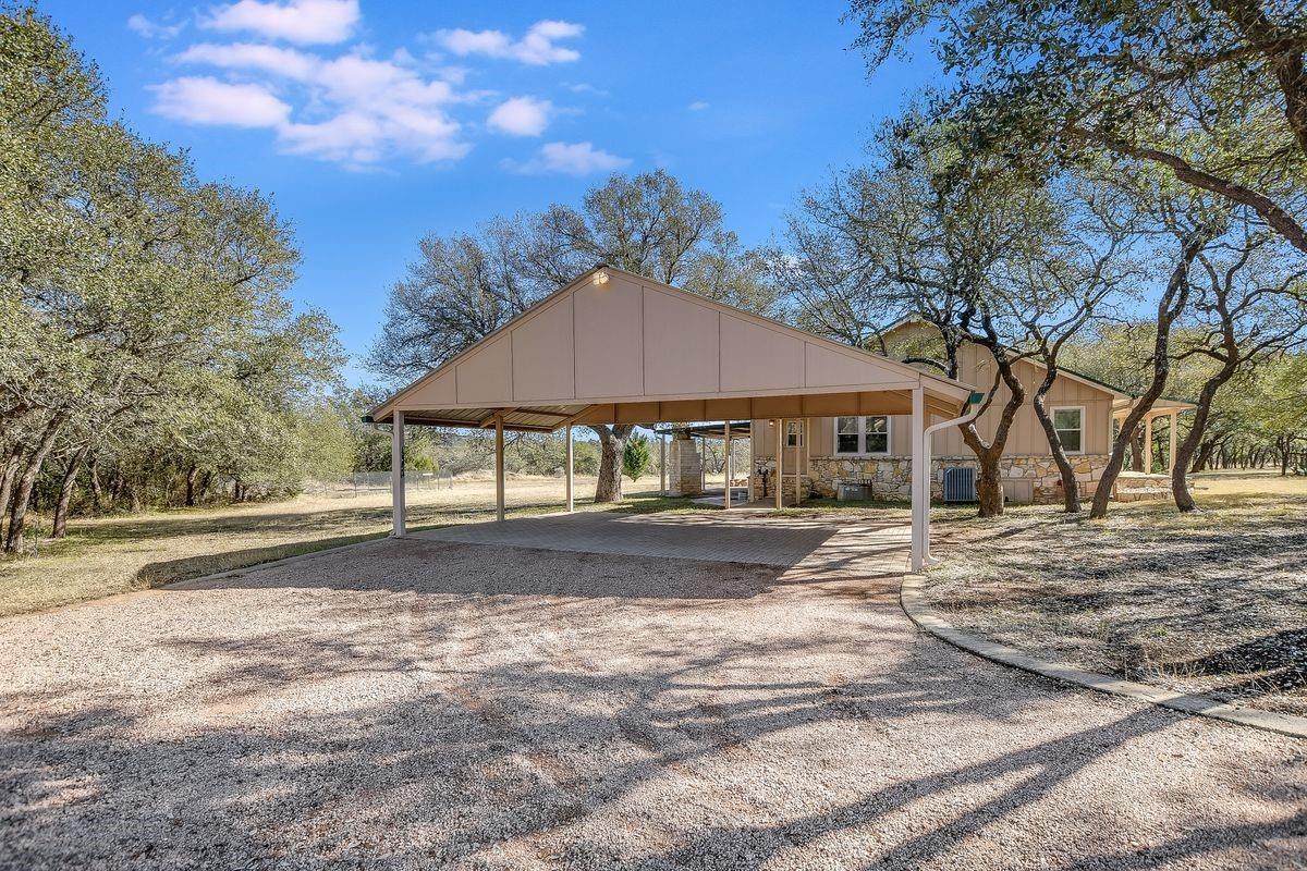 441 Leaning Oak Trl, Dripping Springs, TX 78620