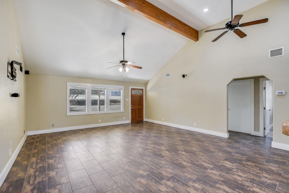 441 Leaning Oak Trl, Dripping Springs, TX 78620