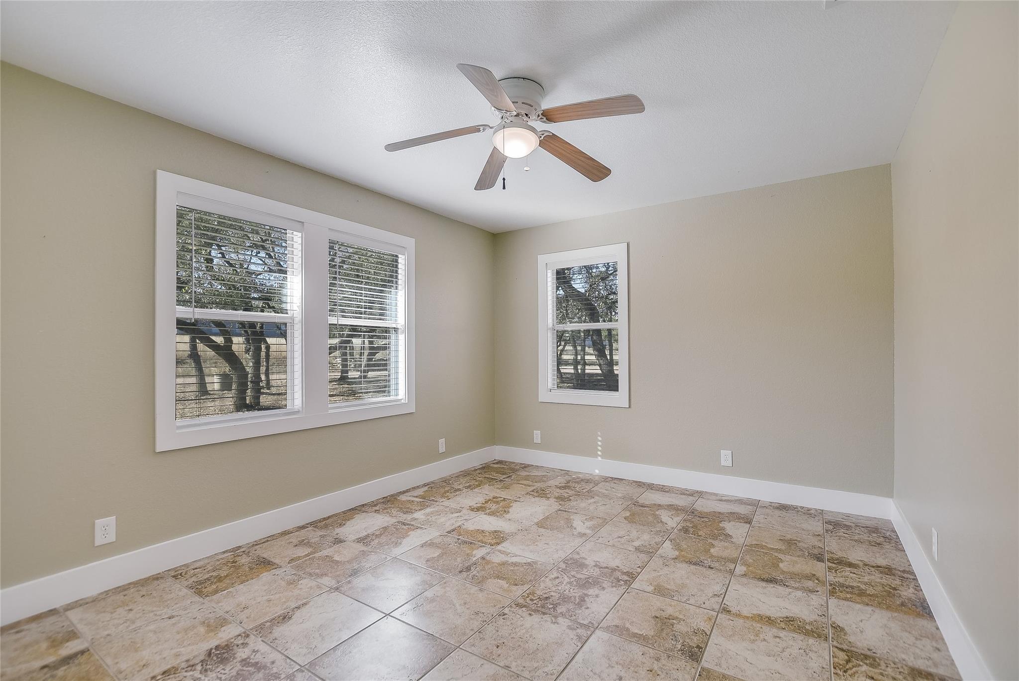 441 Leaning Oak Trl, Dripping Springs, TX 78620