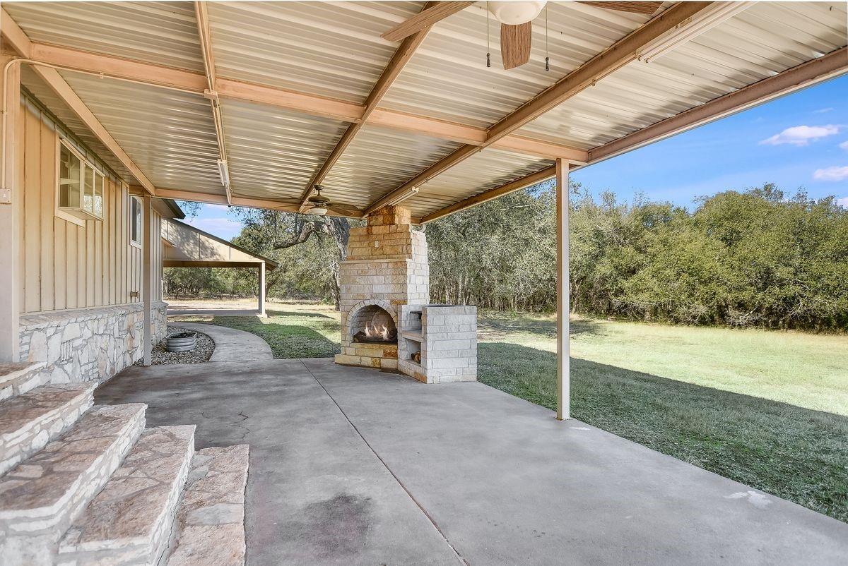441 Leaning Oak Trl, Dripping Springs, TX 78620