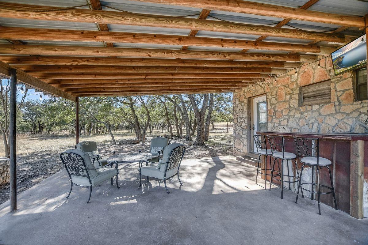 441 Leaning Oak Trl, Dripping Springs, TX 78620