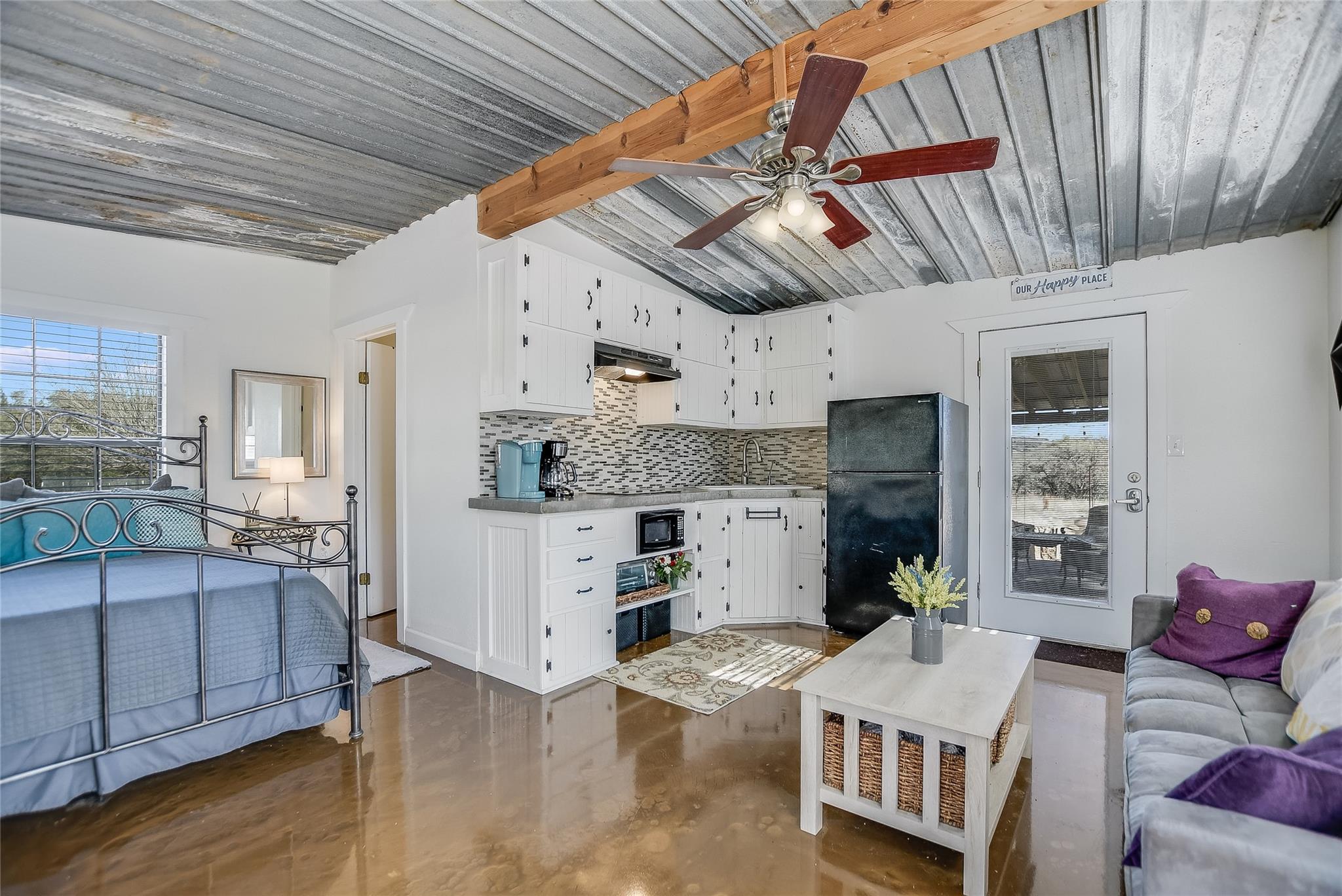 441 Leaning Oak Trl, Dripping Springs, TX 78620