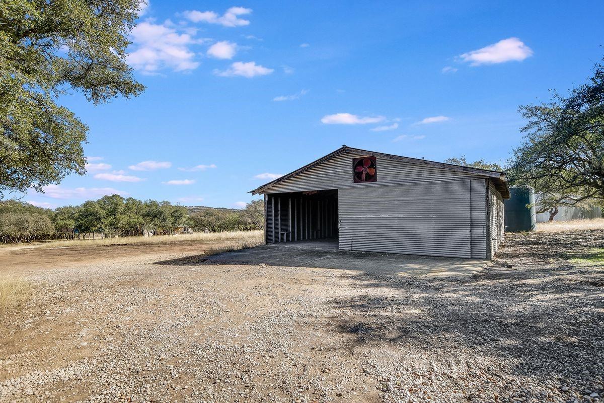 441 Leaning Oak Trl, Dripping Springs, TX 78620