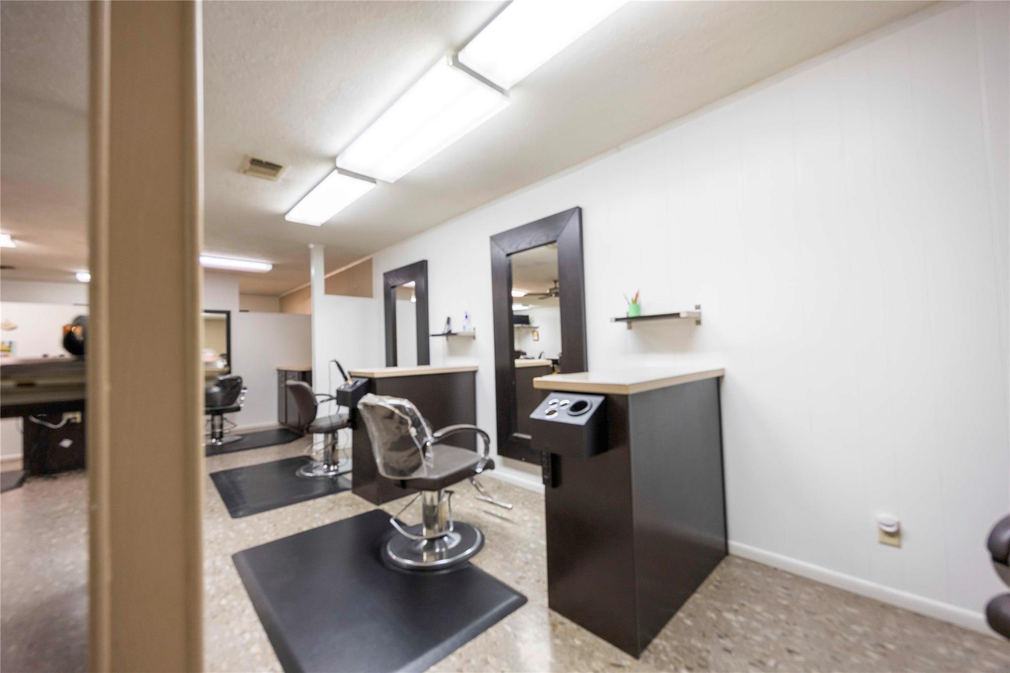 737 N Main St, Schulenburg, TX 78956