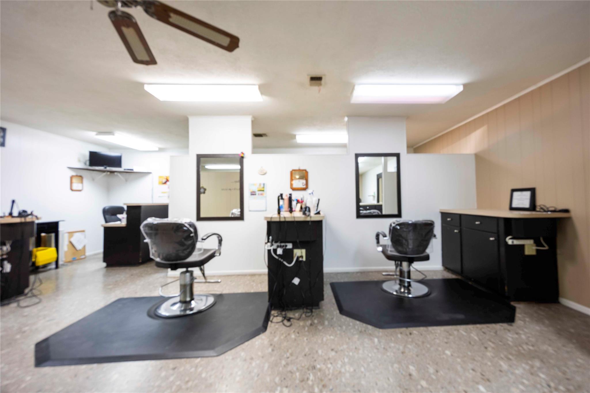 737 N Main St, Schulenburg, TX 78956