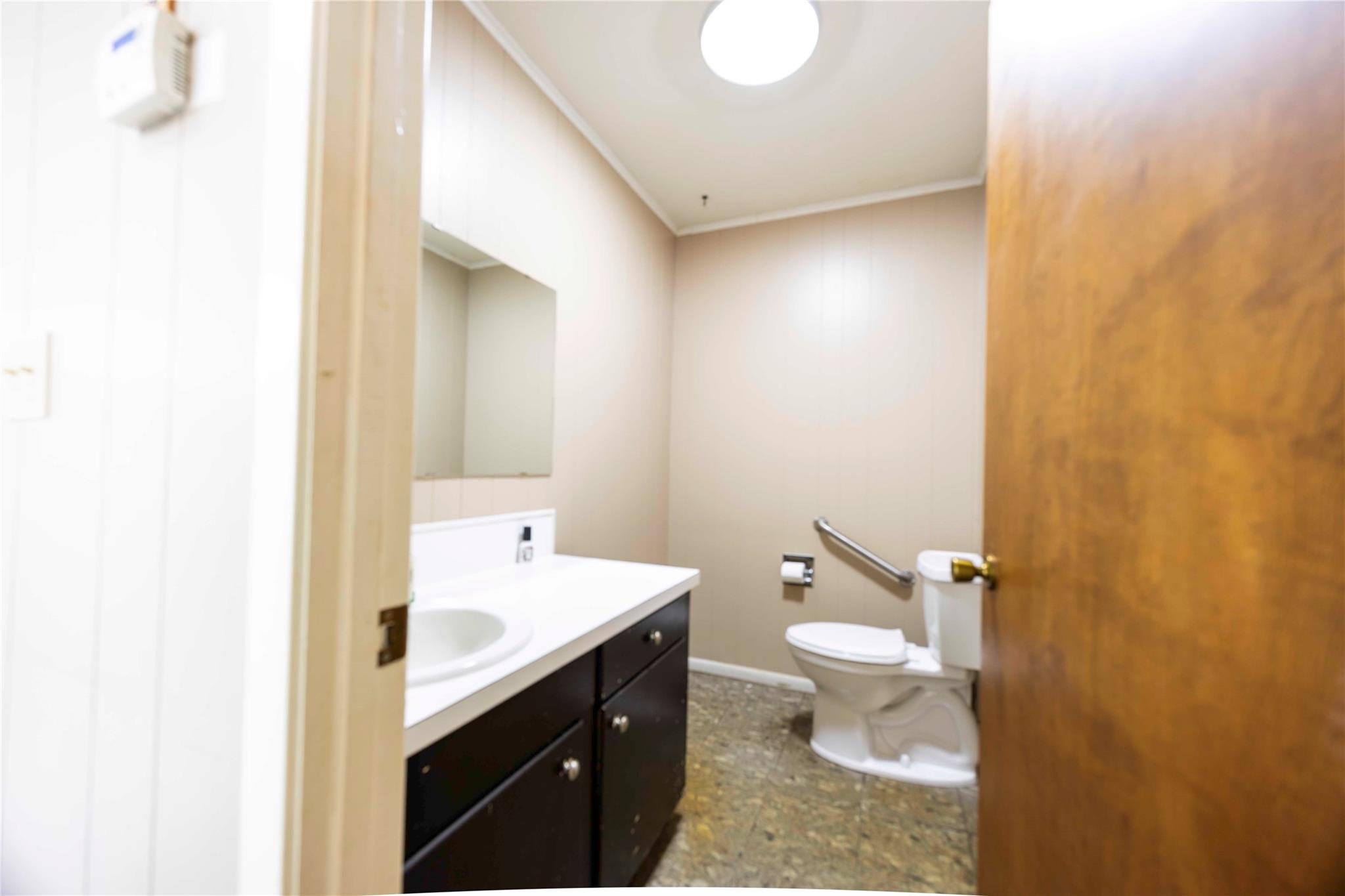 737 N Main St, Schulenburg, TX 78956