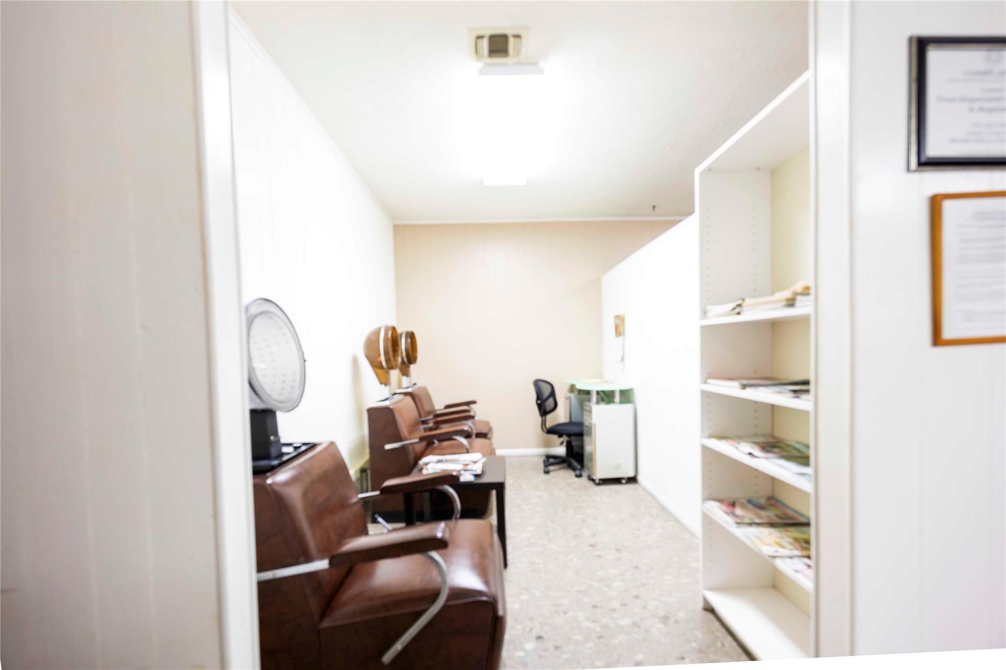 737 N Main St, Schulenburg, TX 78956