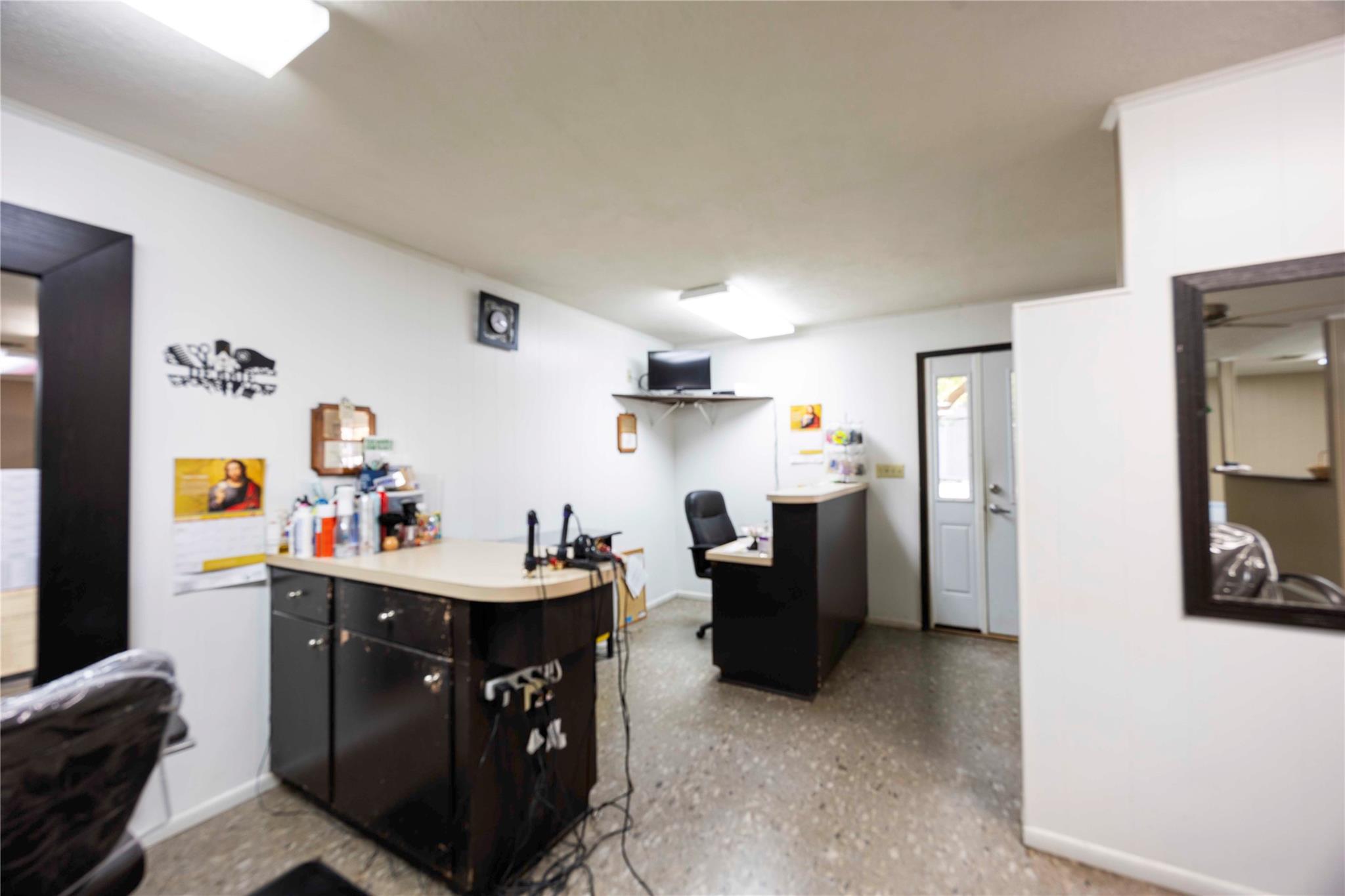 737 N Main St, Schulenburg, TX 78956