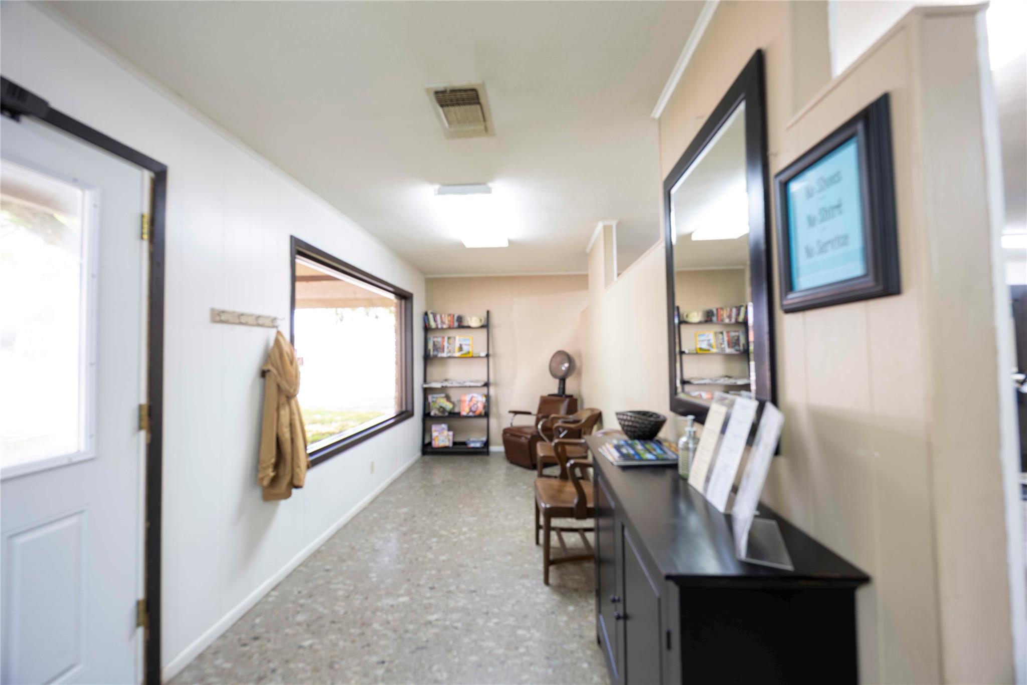 737 N Main St, Schulenburg, TX 78956