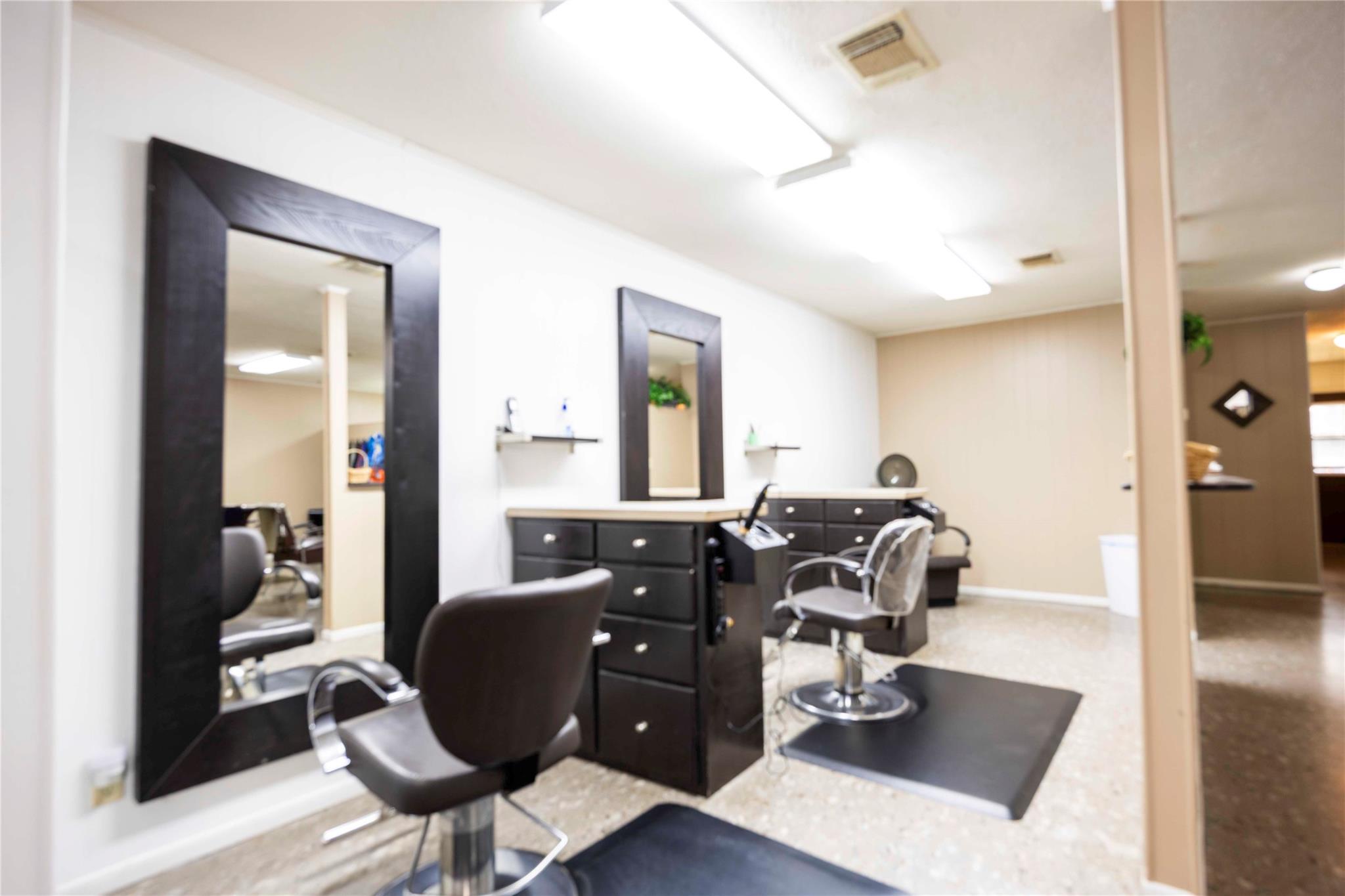 737 N Main St, Schulenburg, TX 78956