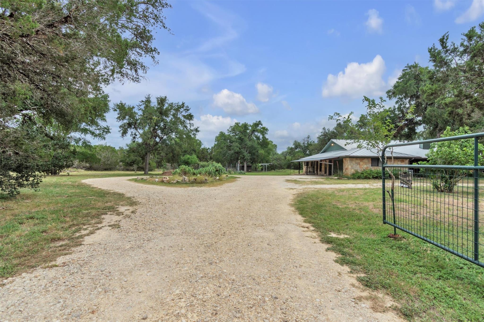700 Billie Brooks Ln, Driftwood, TX 78619
