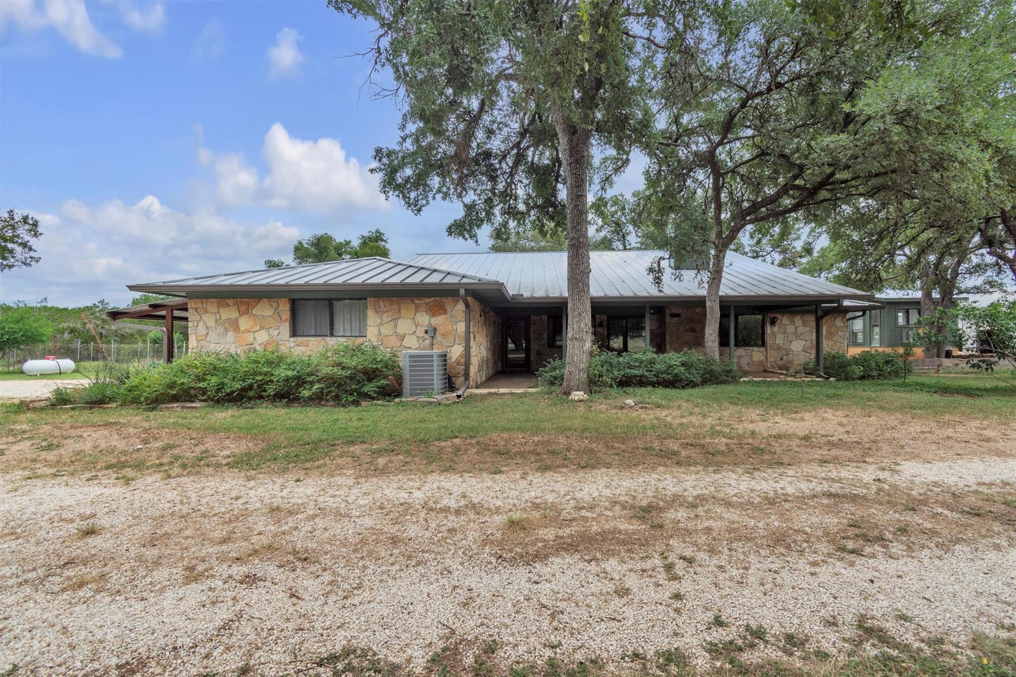 700 Billie Brooks Ln, Driftwood, TX 78619