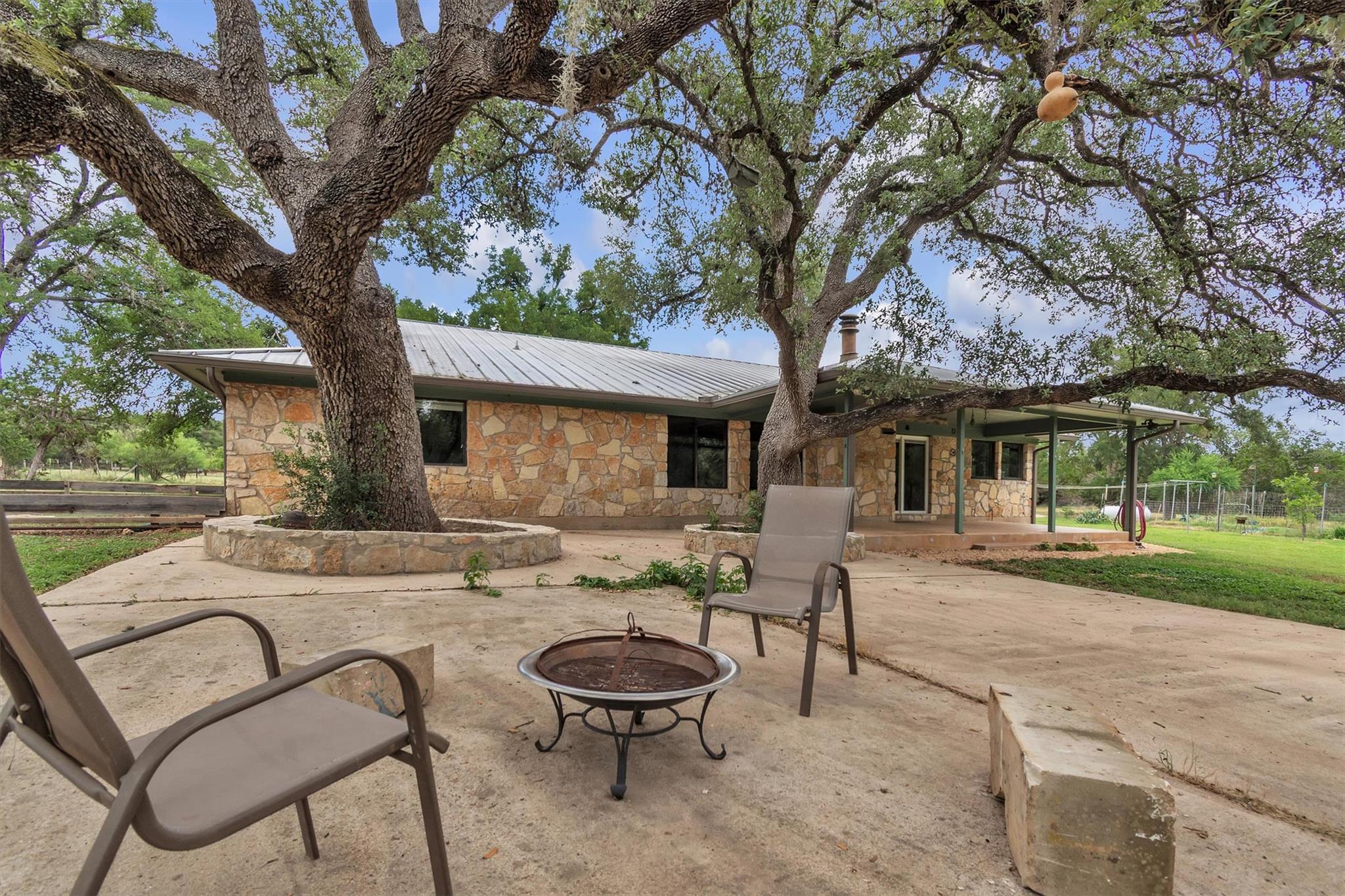 700 Billie Brooks Ln, Driftwood, TX 78619