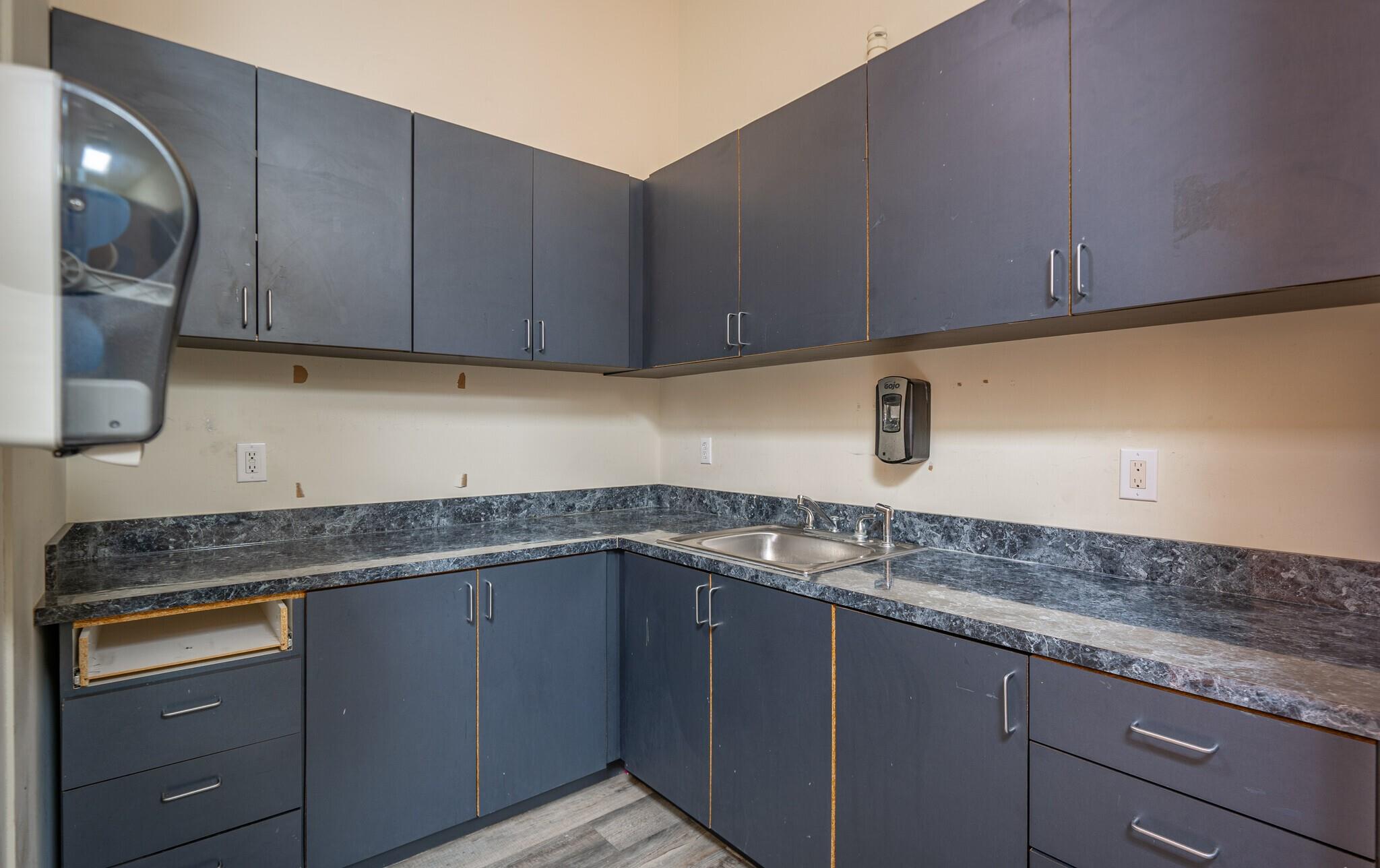 630 10th St C, Hempstead, TX 77445