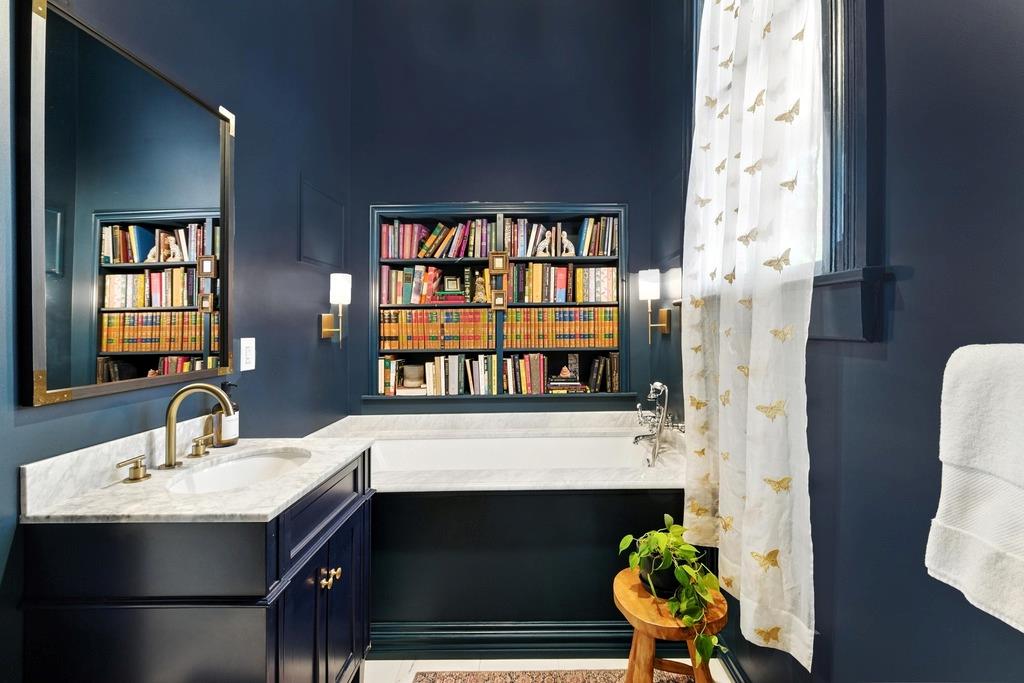 624 Saint Louis St, Gonzales, TX 78629