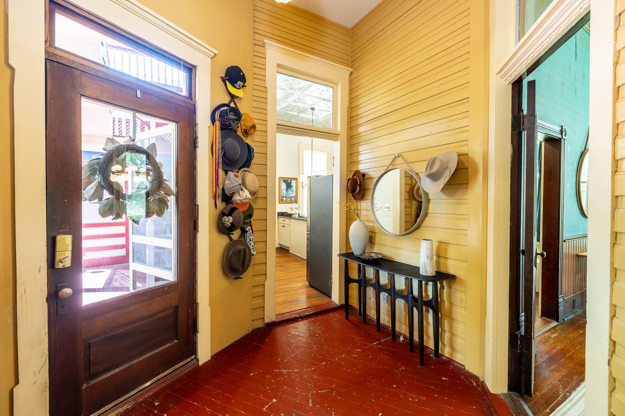 624 Saint Louis St, Gonzales, TX 78629