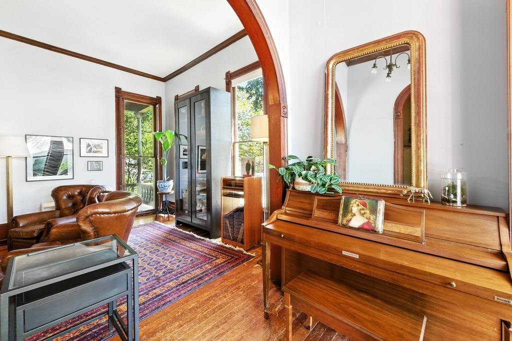 624 Saint Louis St, Gonzales, TX 78629