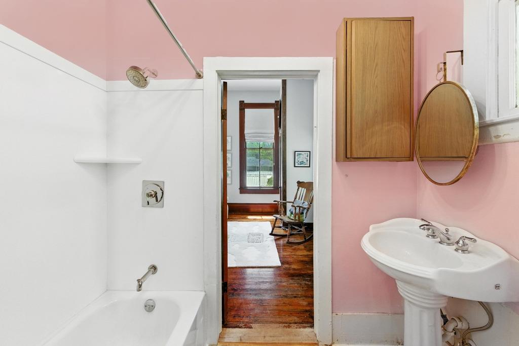 624 Saint Louis St, Gonzales, TX 78629