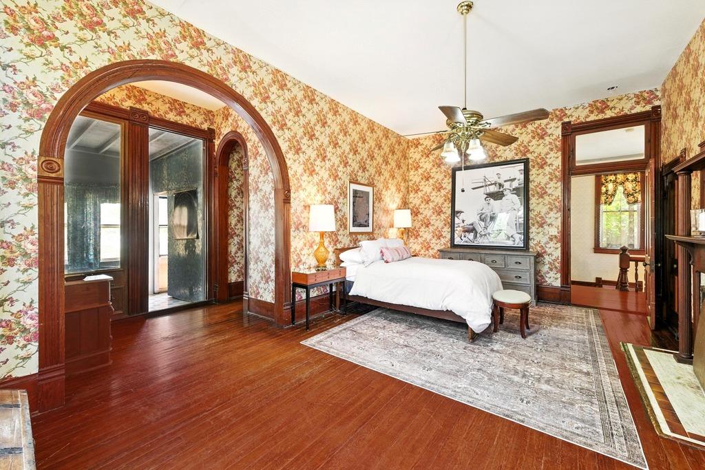 624 Saint Louis St, Gonzales, TX 78629