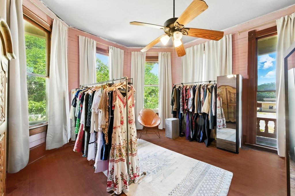 624 Saint Louis St, Gonzales, TX 78629